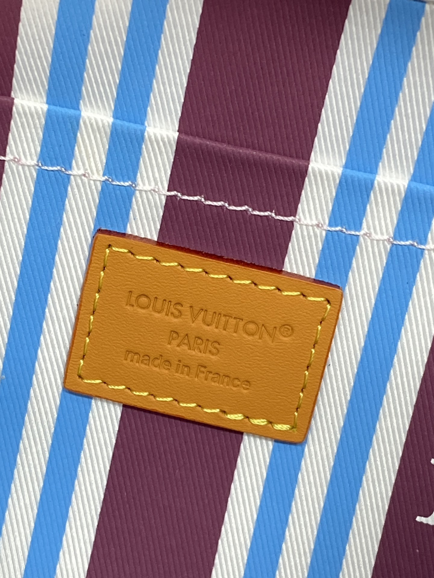 M14839 白条纹！芯版版！LOCKER DOPP KIT 盥洗袋取材 Pharrell Willia