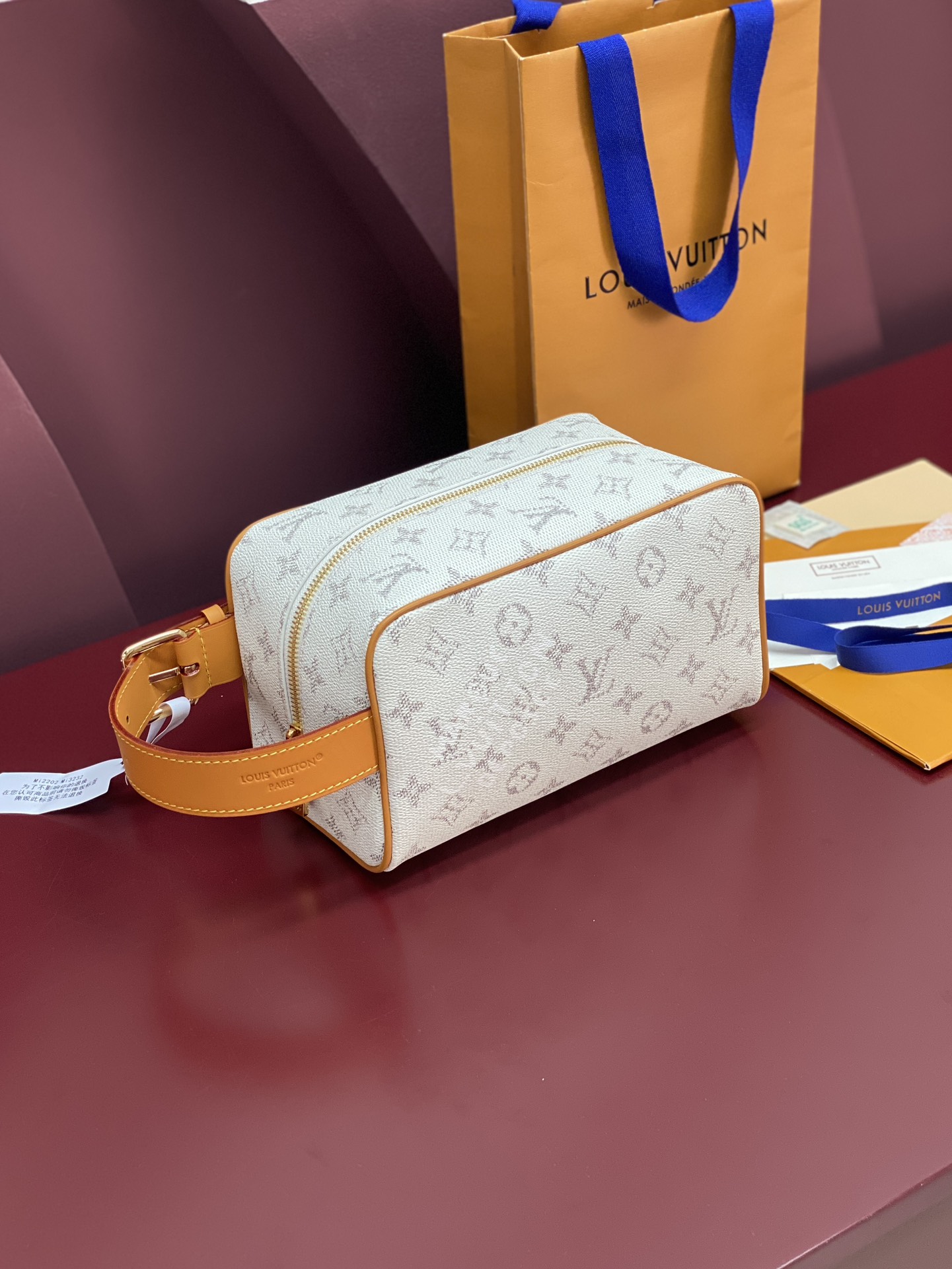 M14839 白条纹！芯版版！LOCKER DOPP KIT 盥洗袋取材 Pharrell Willia