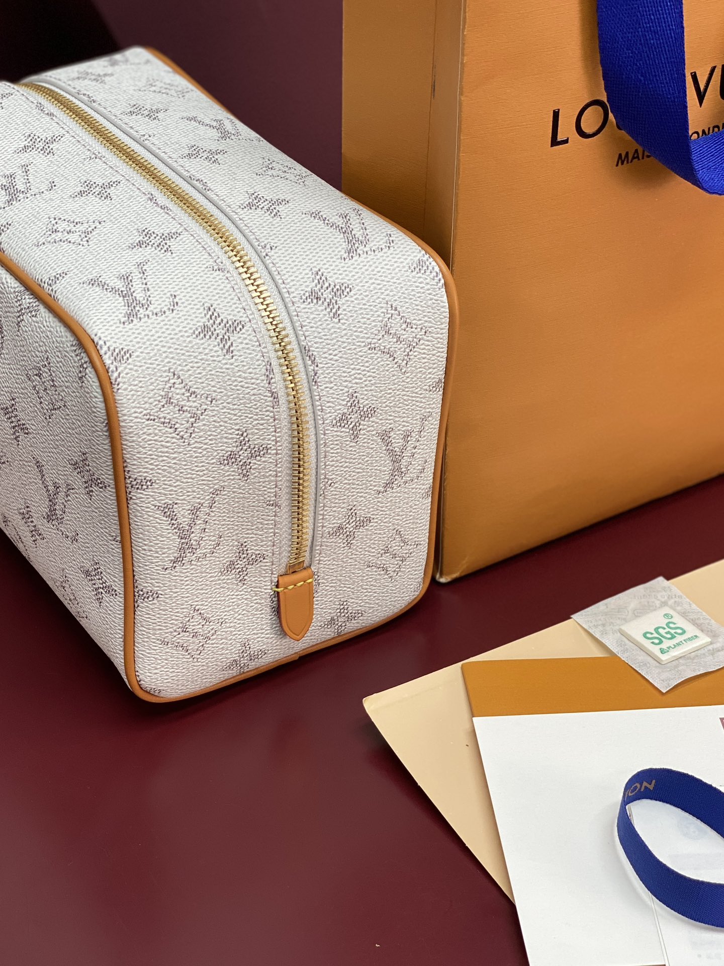 M14839 白条纹！芯版版！LOCKER DOPP KIT 盥洗袋取材 Pharrell Willia