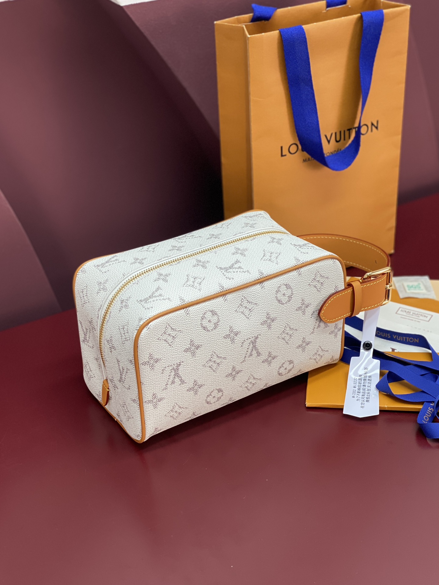 M14839 白条纹！芯版版！LOCKER DOPP KIT 盥洗袋取材 Pharrell Willia