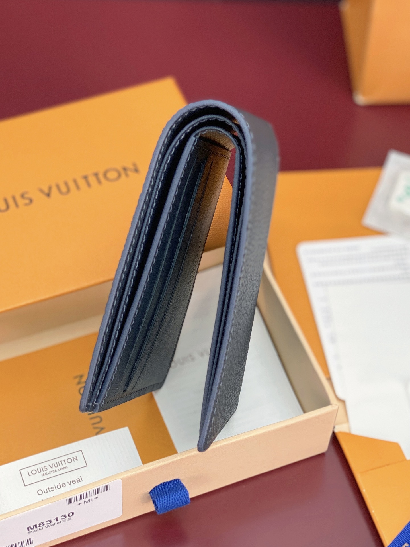 M83128 宝蓝！凹凸标！Multiple 短夹！头层牛皮制作、钱夹设计清爽简洁，Monogram S