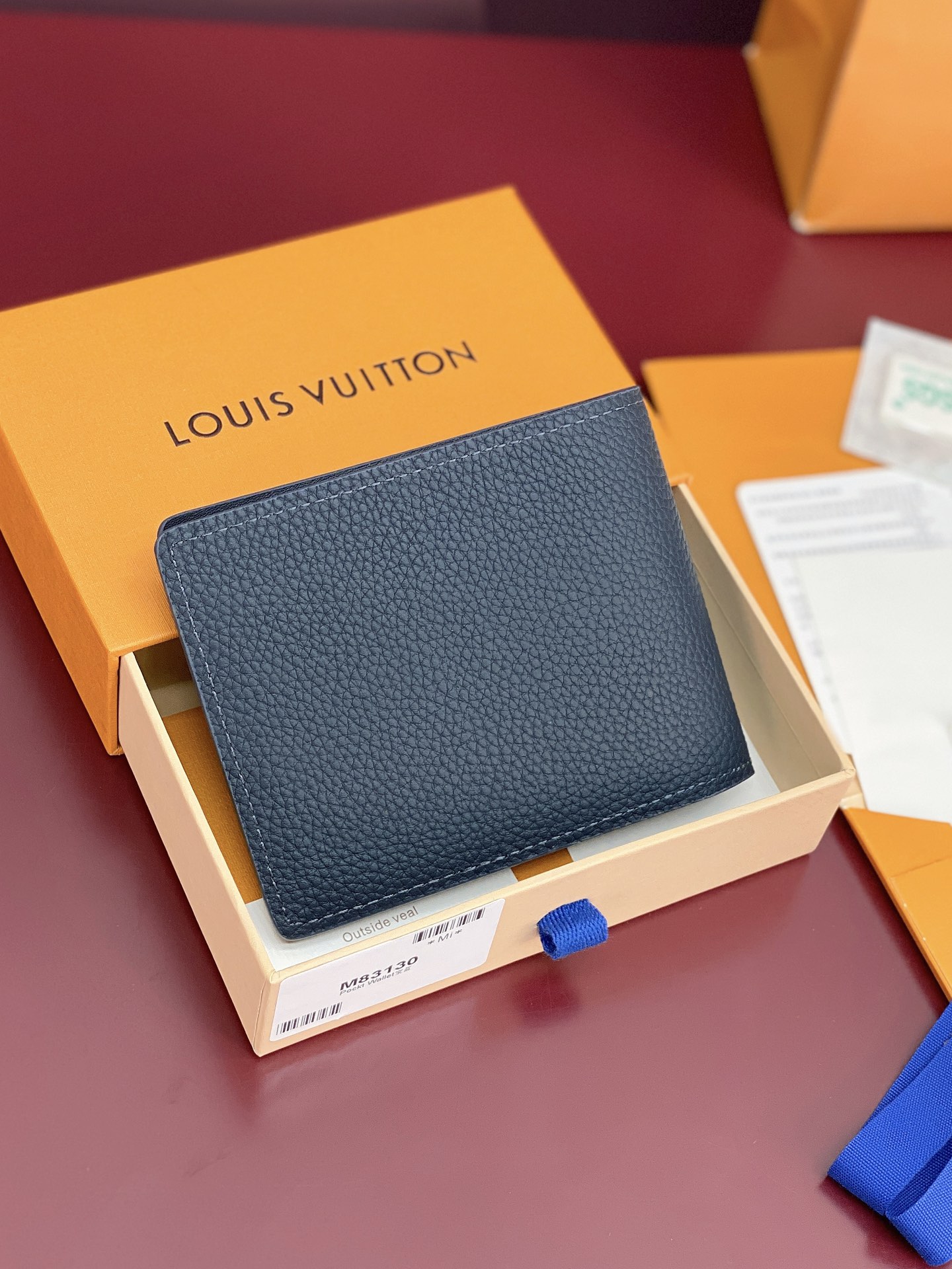 M83128 宝蓝！凹凸标！Multiple 短夹！头层牛皮制作、钱夹设计清爽简洁，Monogram S