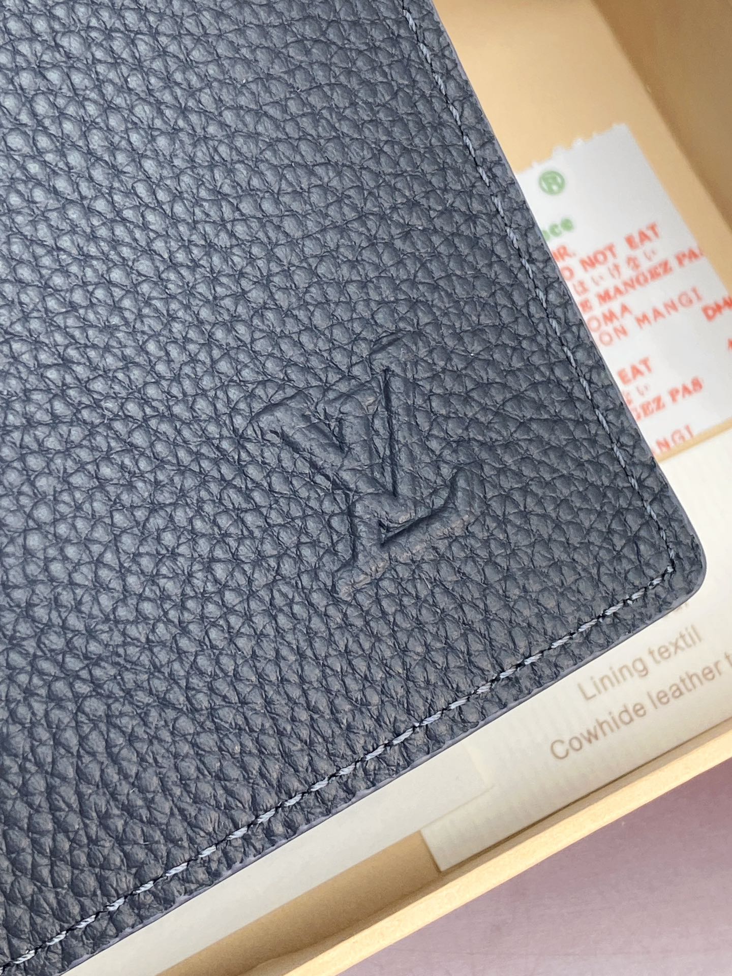 M83126 宝蓝！凹凸标！Brazza 长夹、头层牛皮制作！黑色Aerogram Brazza 钱夹着