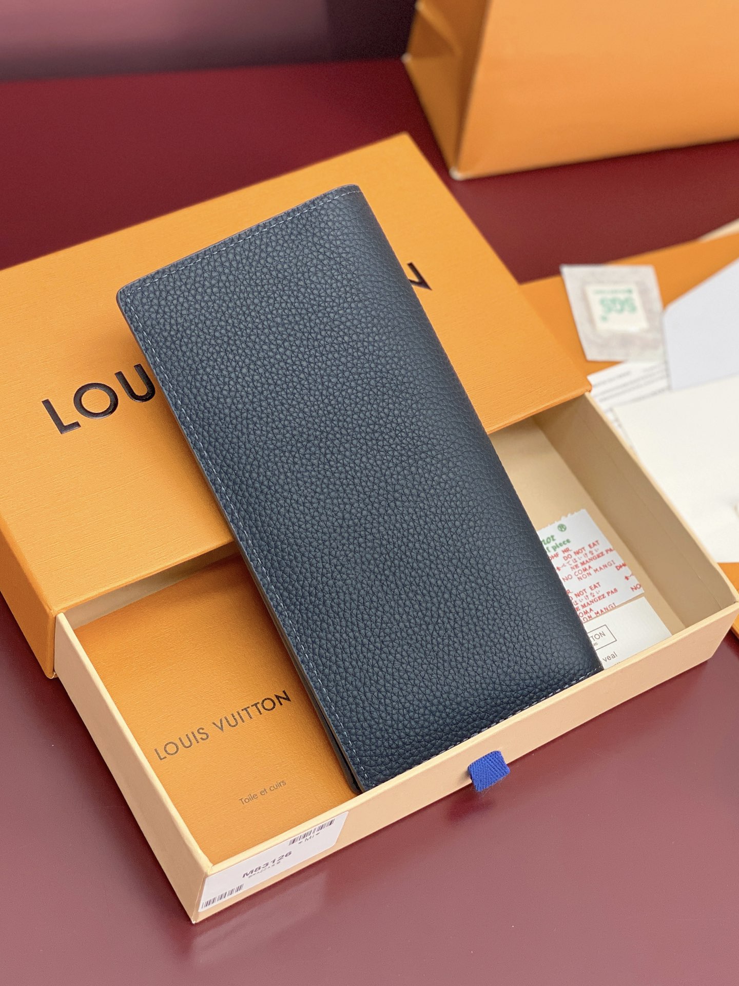 M83126 宝蓝！凹凸标！Brazza 长夹、头层牛皮制作！黑色Aerogram Brazza 钱夹着