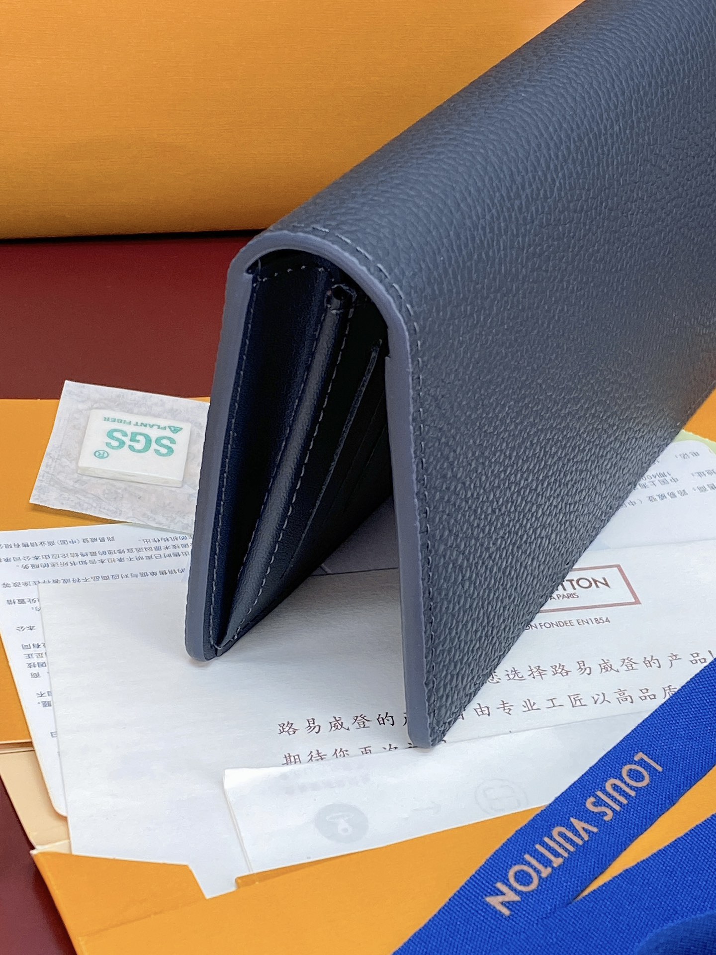 M83126 宝蓝！凹凸标！Brazza 长夹、头层牛皮制作！黑色Aerogram Brazza 钱夹着