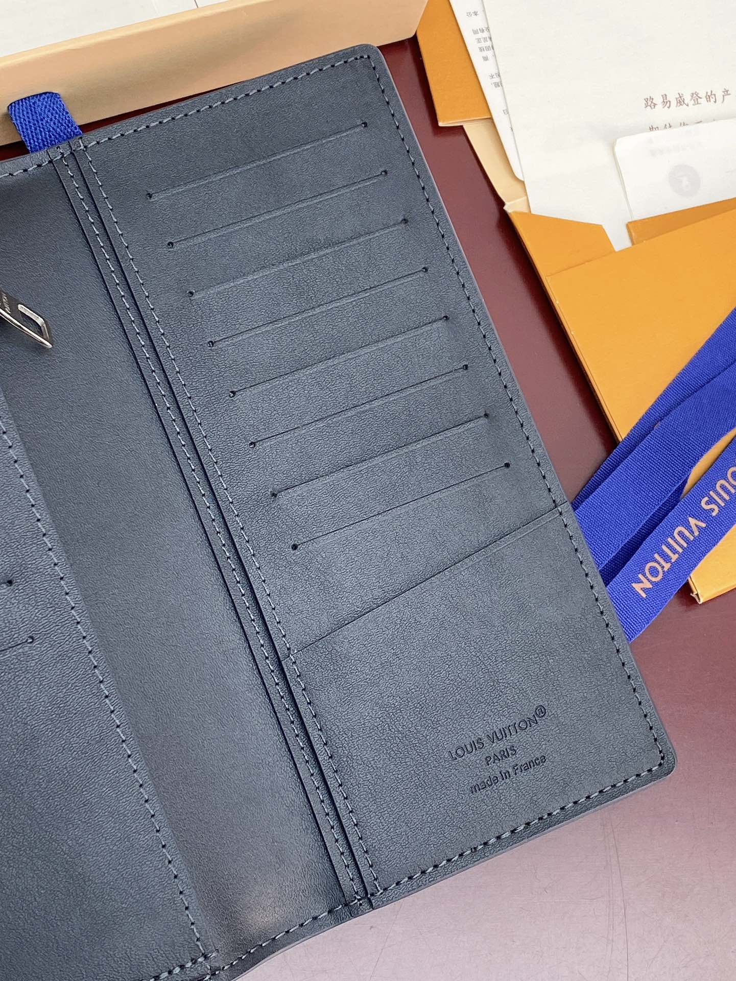 M83126 宝蓝！凹凸标！Brazza 长夹、头层牛皮制作！黑色Aerogram Brazza 钱夹着