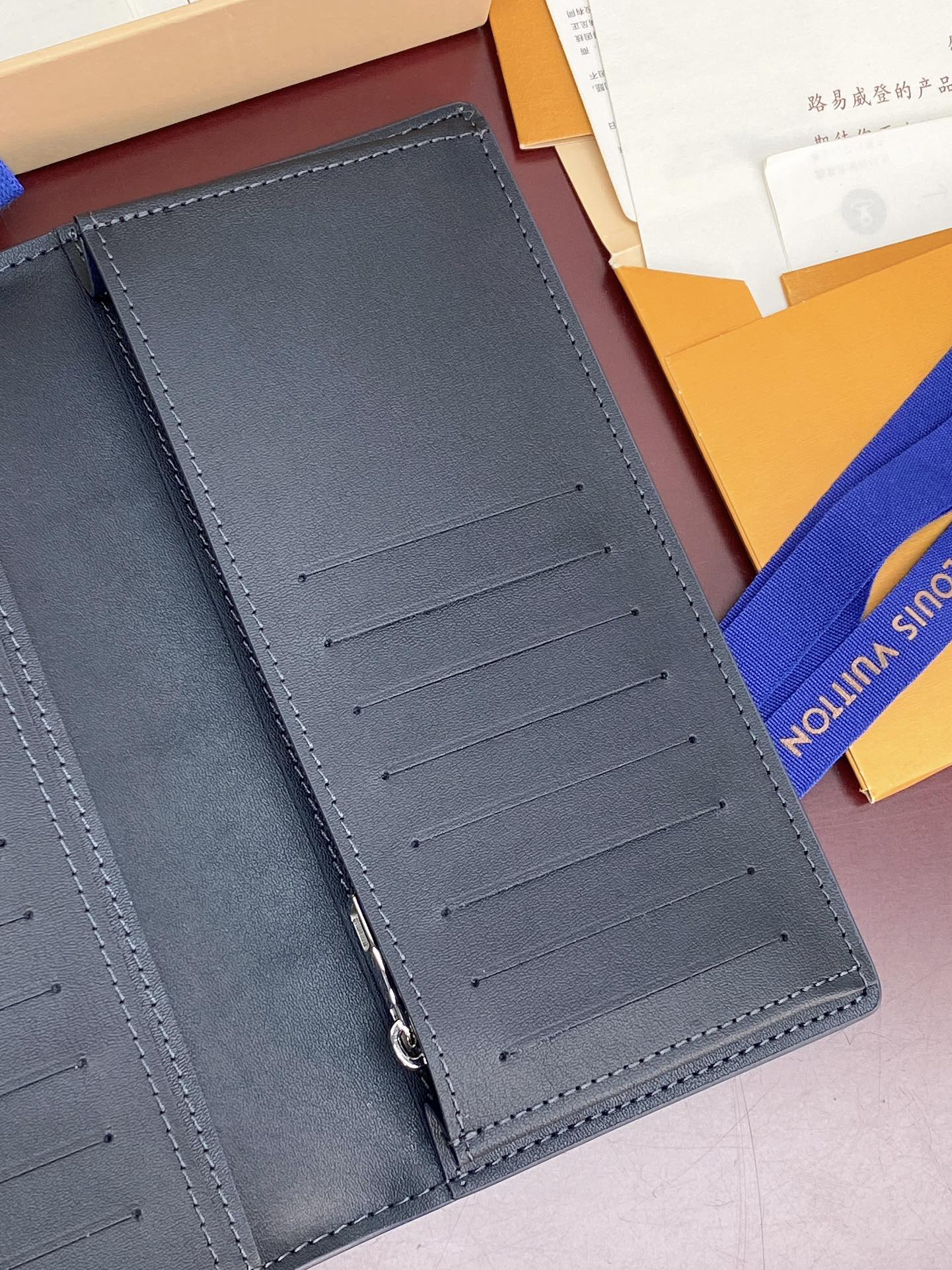 M83126 宝蓝！凹凸标！Brazza 长夹、头层牛皮制作！黑色Aerogram Brazza 钱夹着