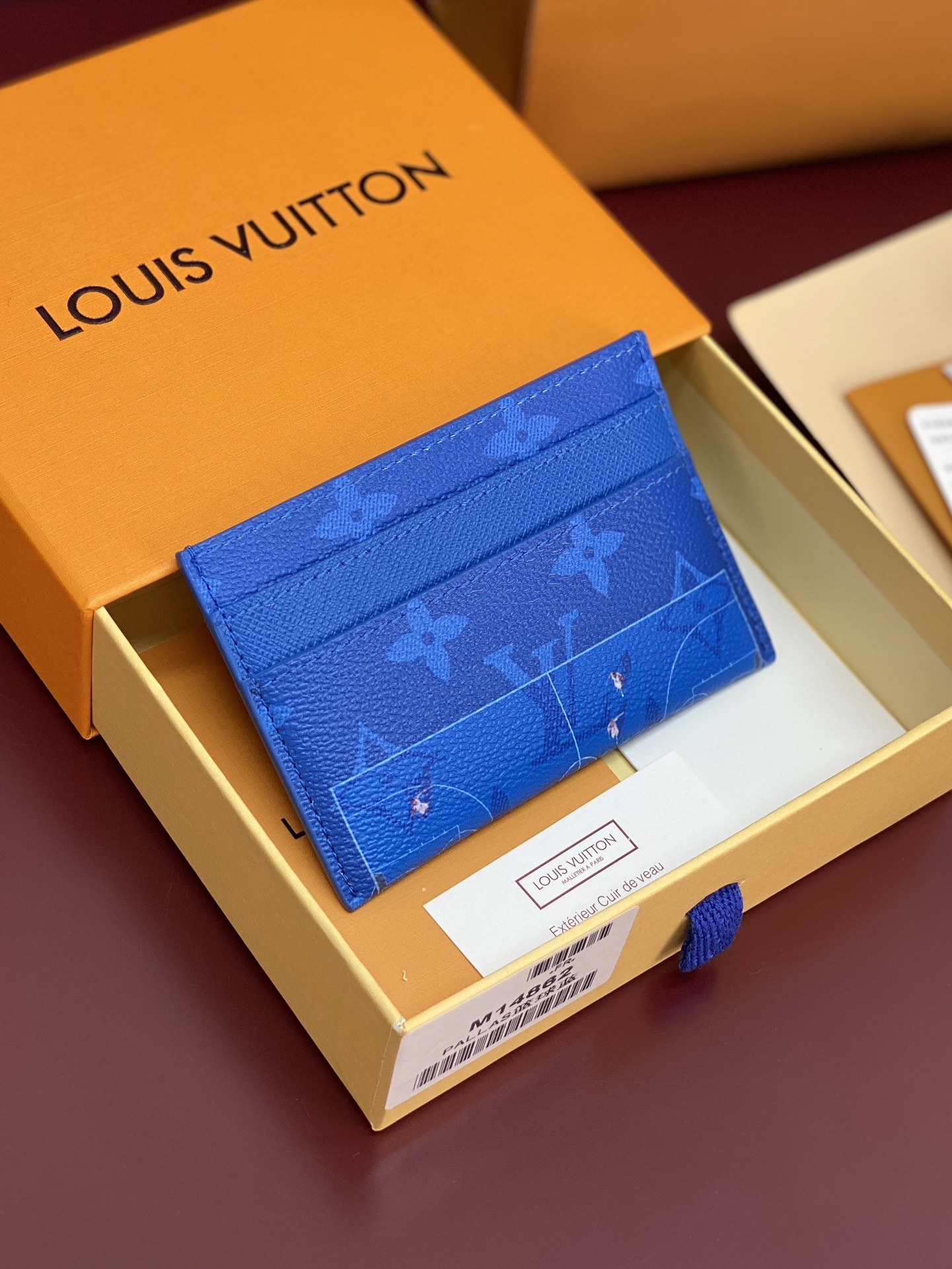 M14862 卡片夹！蓝球！DOUBLE 卡夹、本款 Double 卡夹出自父亲节系列，为 Colore