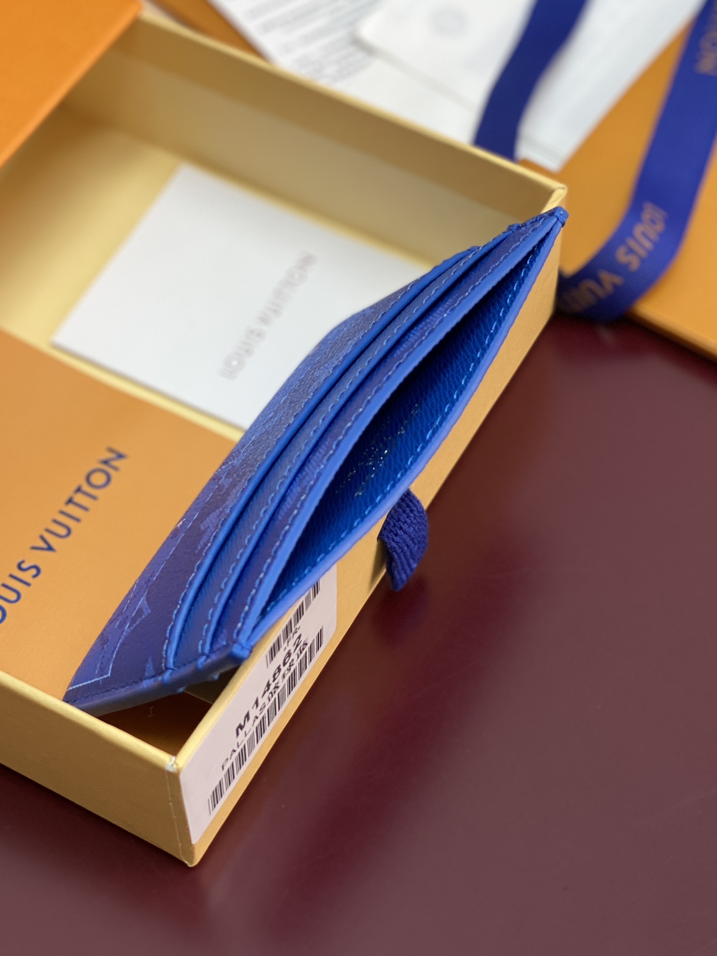 M14862 卡片夹！蓝球！DOUBLE 卡夹、本款 Double 卡夹出自父亲节系列，为 Colore