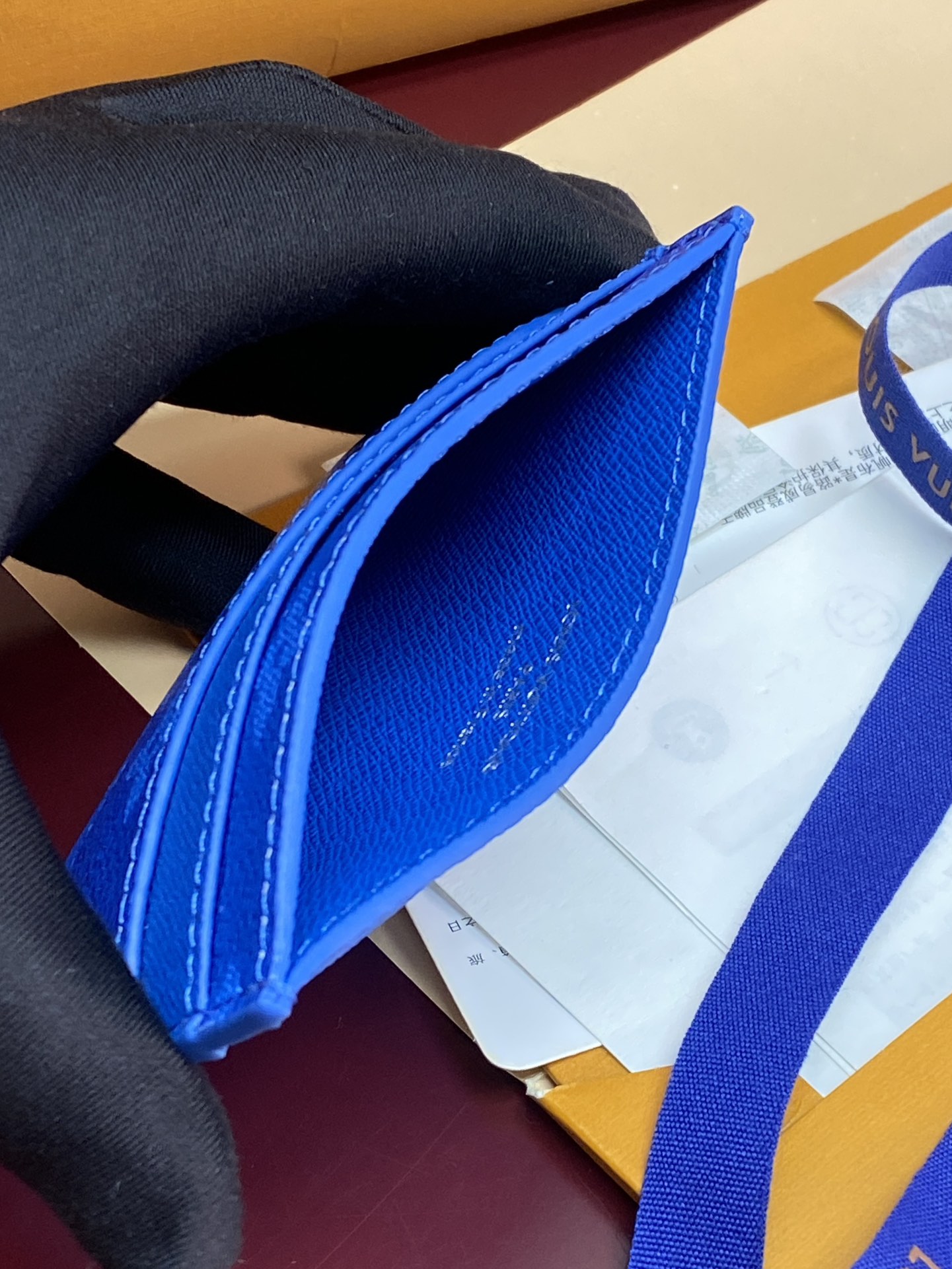 M14862 卡片夹！蓝球！DOUBLE 卡夹、本款 Double 卡夹出自父亲节系列，为 Colore