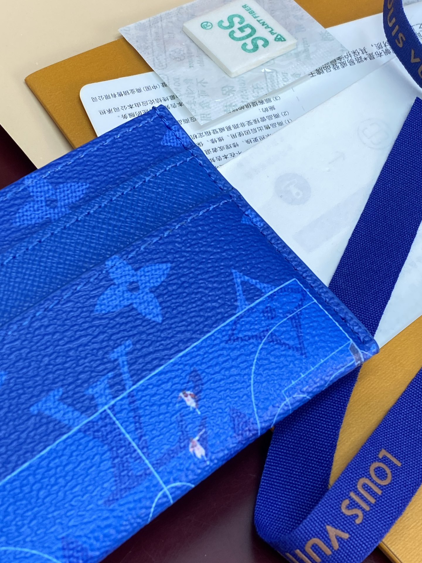 M14862 卡片夹！蓝球！DOUBLE 卡夹、本款 Double 卡夹出自父亲节系列，为 Colore