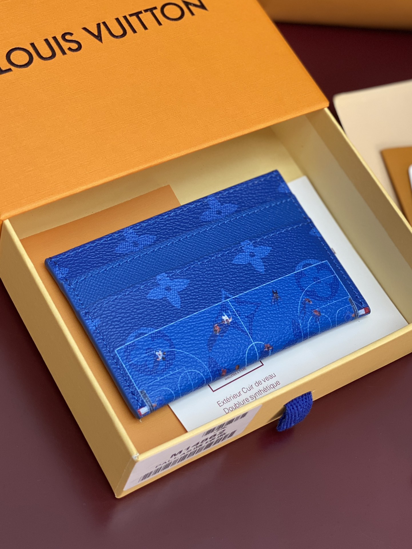 M14862 卡片夹！蓝球！DOUBLE 卡夹、本款 Double 卡夹出自父亲节系列，为 Colore