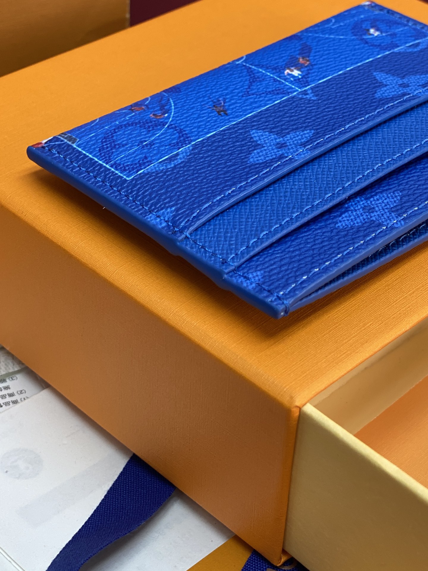 M14862 卡片夹！蓝球！DOUBLE 卡夹、本款 Double 卡夹出自父亲节系列，为 Colore