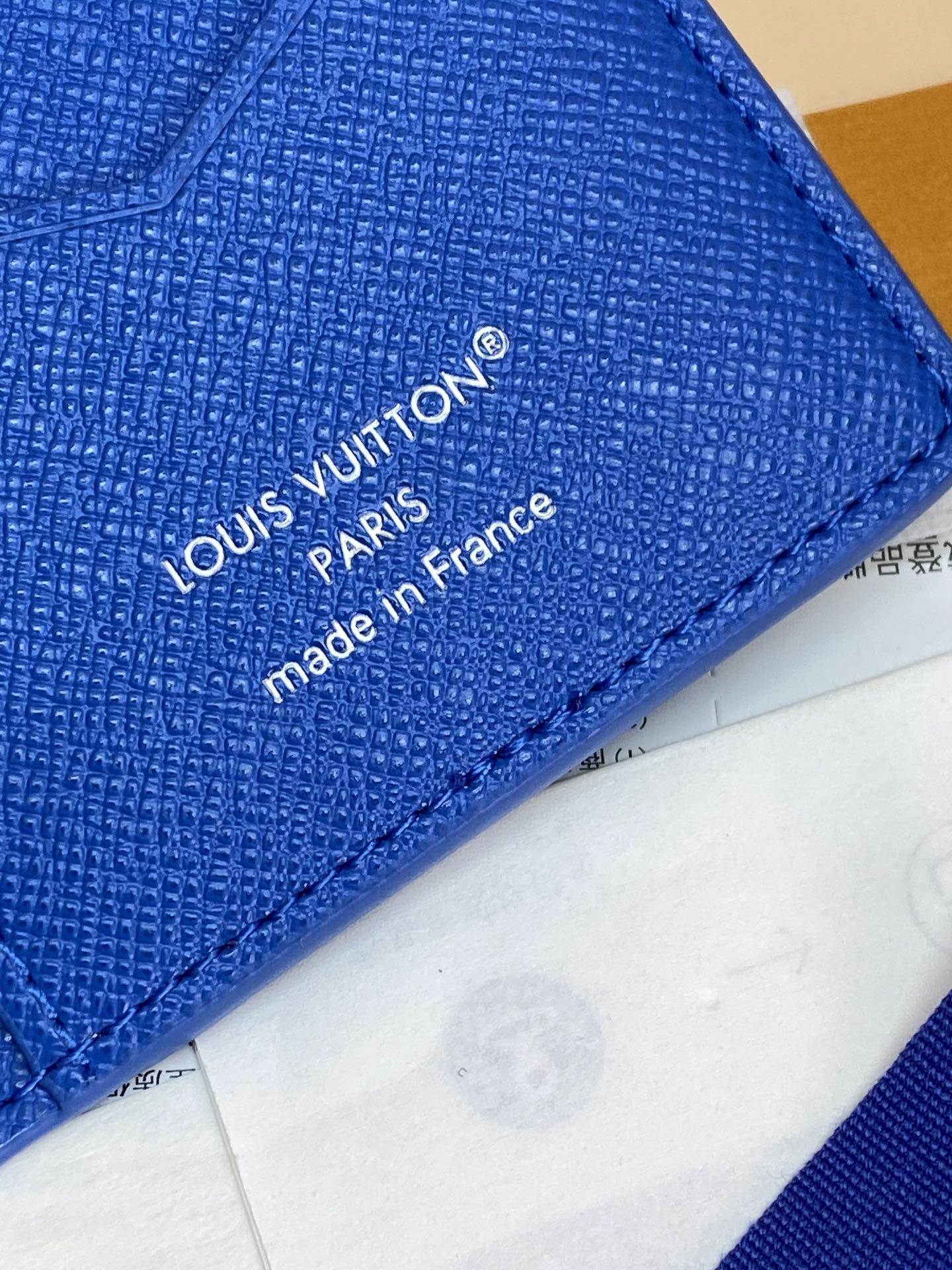 M14882 卡包！蓝球！口袋钱夹、本款口袋钱夹取材 Colored Monogram 帆布，将写实风格