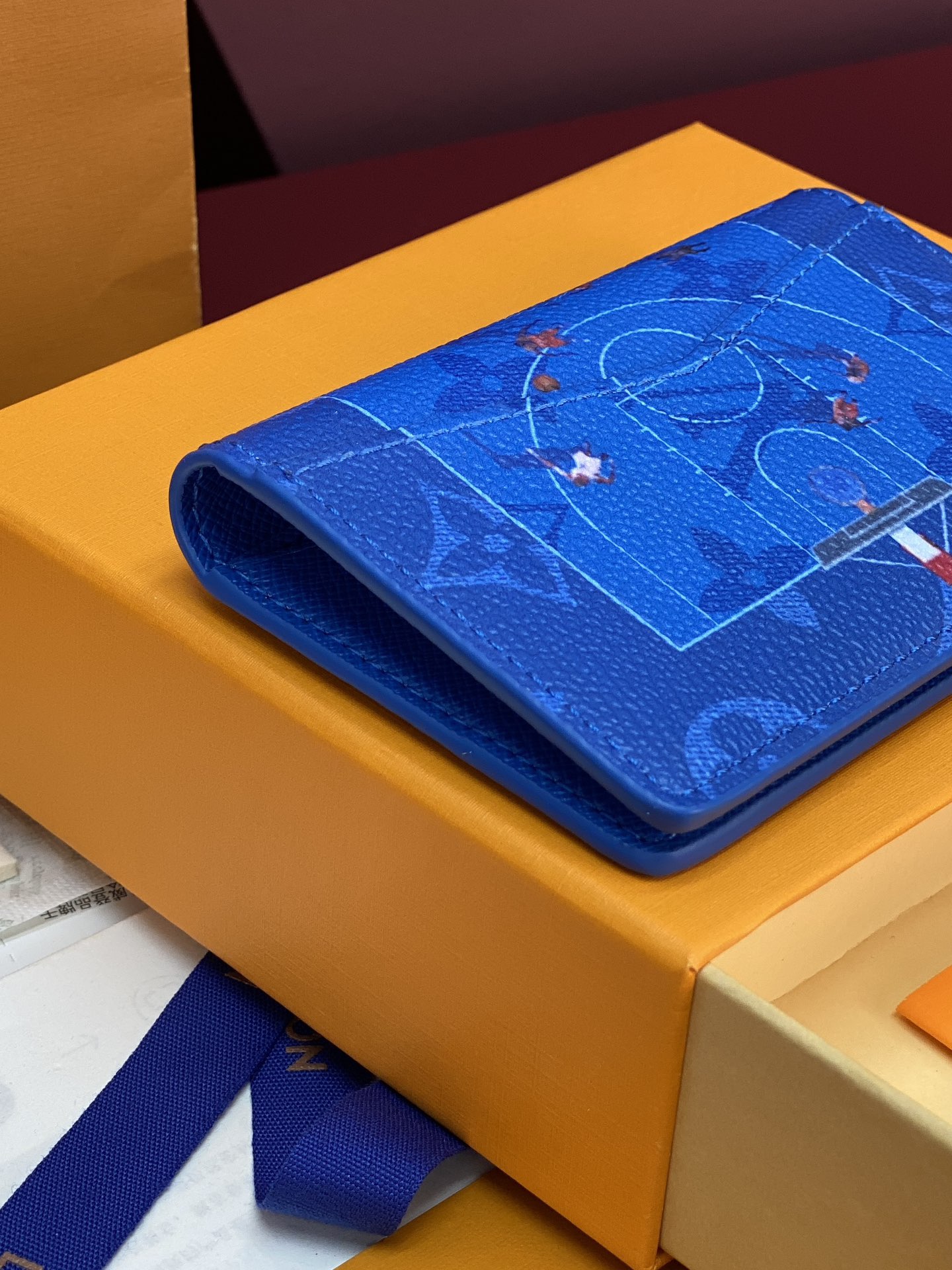 M14882 卡包！蓝球！口袋钱夹、本款口袋钱夹取材 Colored Monogram 帆布，将写实风格