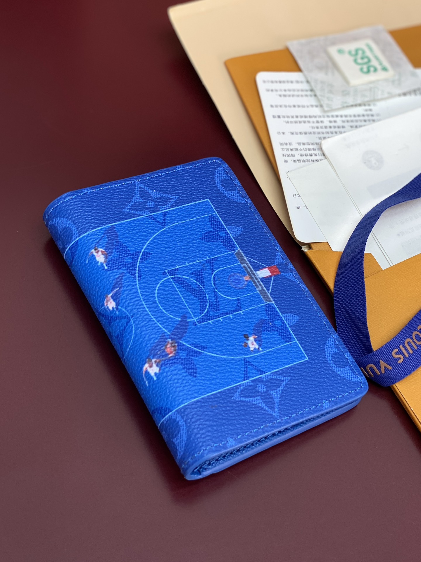 M14882 卡包！蓝球！口袋钱夹、本款口袋钱夹取材 Colored Monogram 帆布，将写实风格