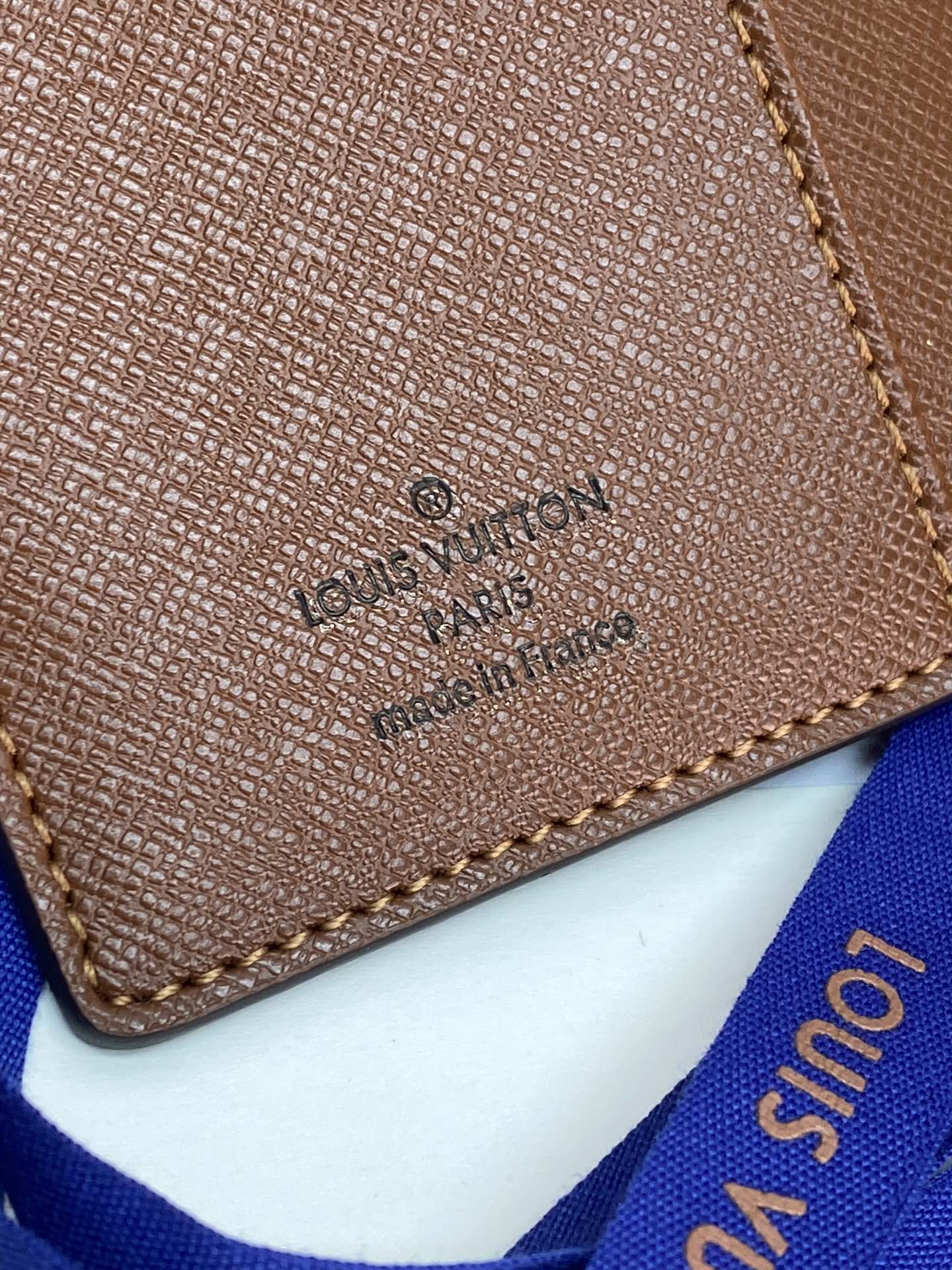 R20005 老花 芯片版！小号活页记事本封面、这款小型记事本封套以 Monogram帆布制造，可放三张