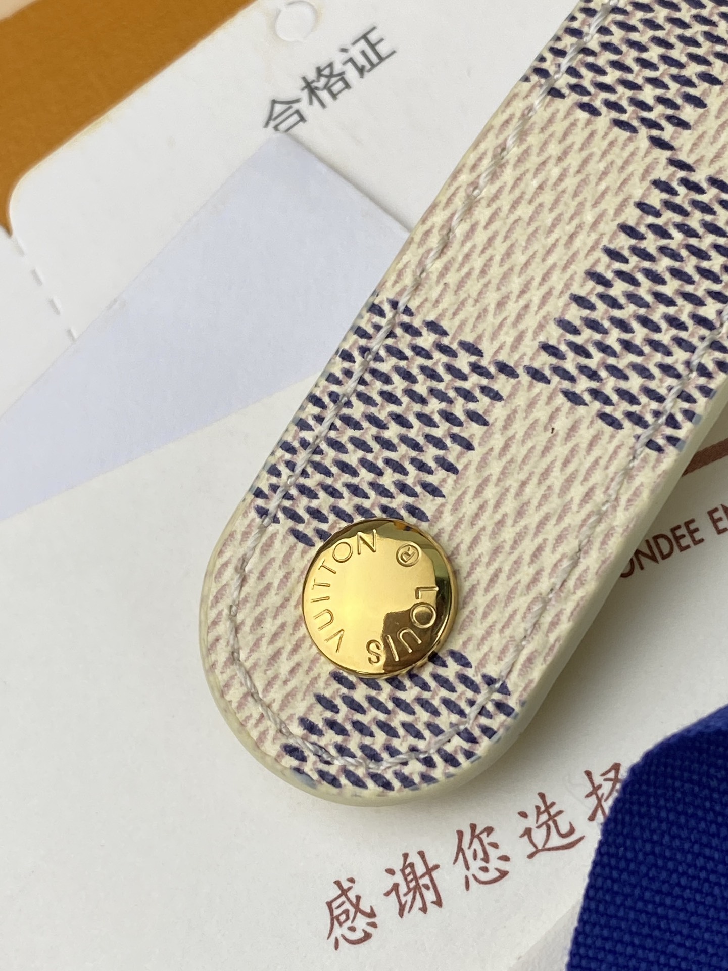 R20005 白格 芯片版！小号活页记事本封面、这款小型记事本封套以 Monogram帆布制造，可放三张