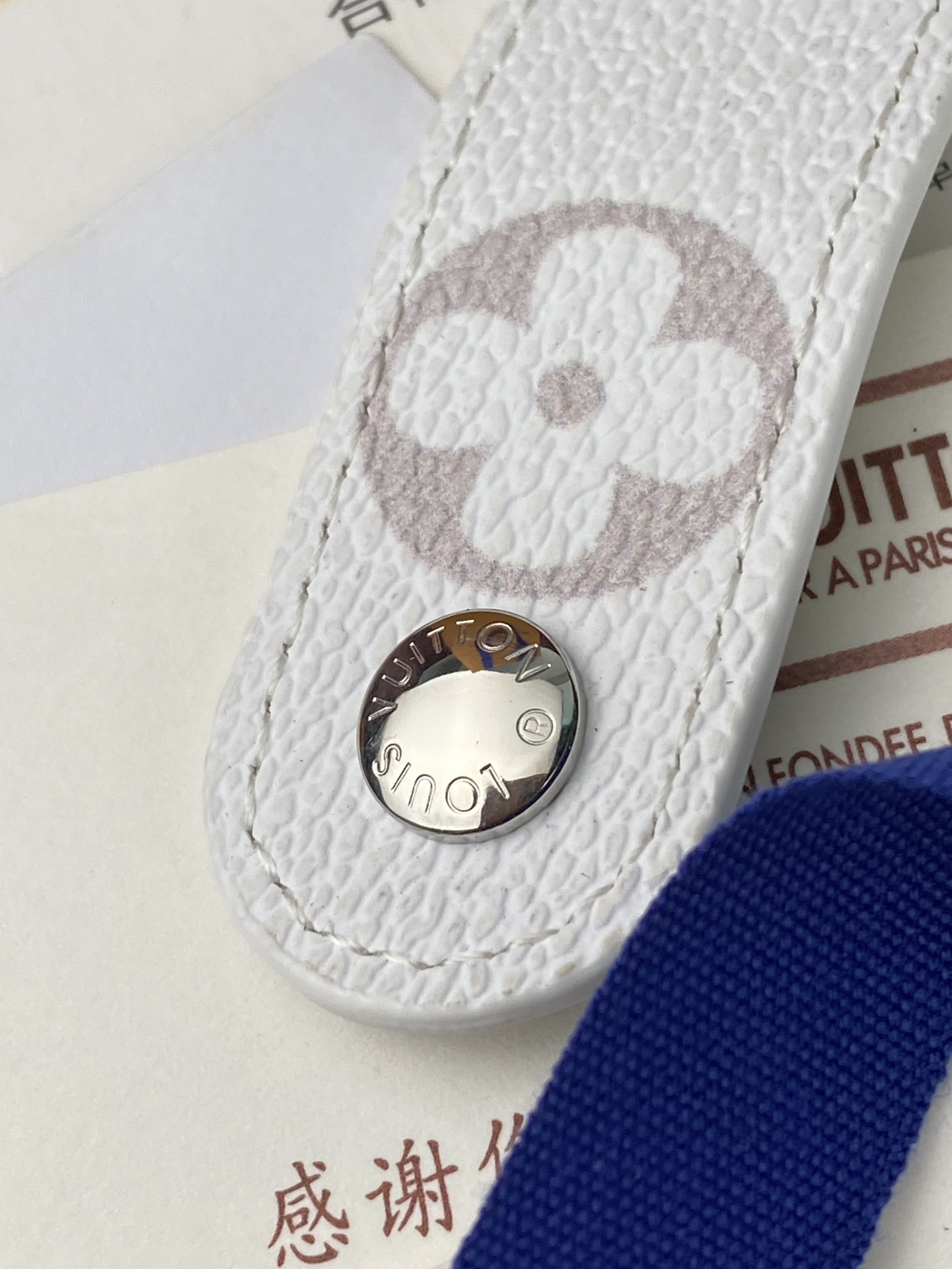 R20005 白花 芯片版！小号活页记事本封面、这款小型记事本封套以 Monogram帆布制造，可放三张