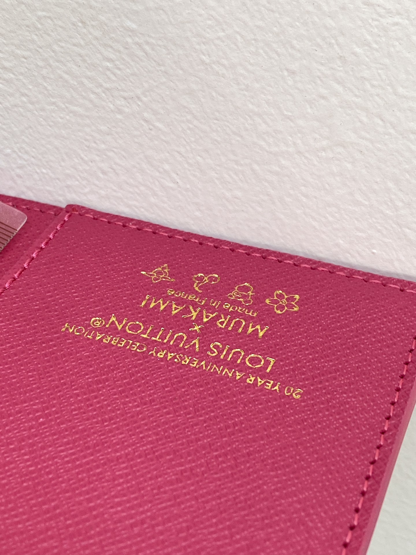 R20005 白彩 芯片版！小号活页记事本封面、这款小型记事本封套以 Monogram帆布制造，可放三张