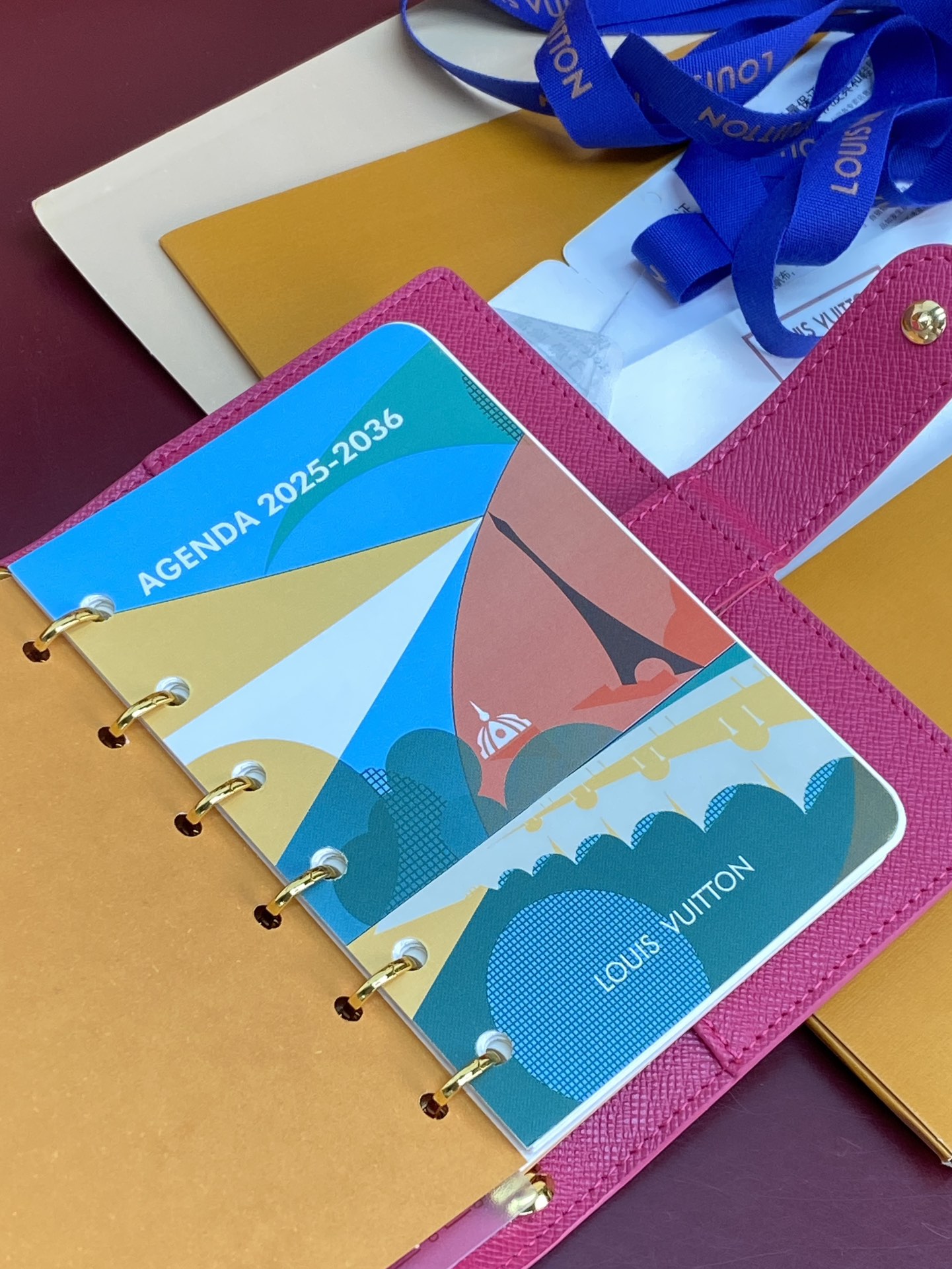 R20005 白彩 芯片版！小号活页记事本封面、这款小型记事本封套以 Monogram帆布制造，可放三张