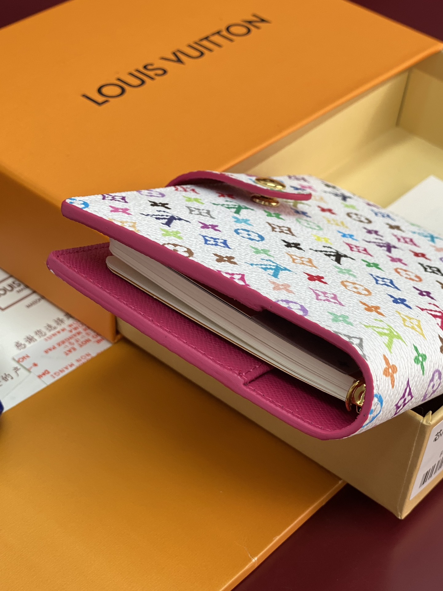 R20005 白彩 芯片版！小号活页记事本封面、这款小型记事本封套以 Monogram帆布制造，可放三张