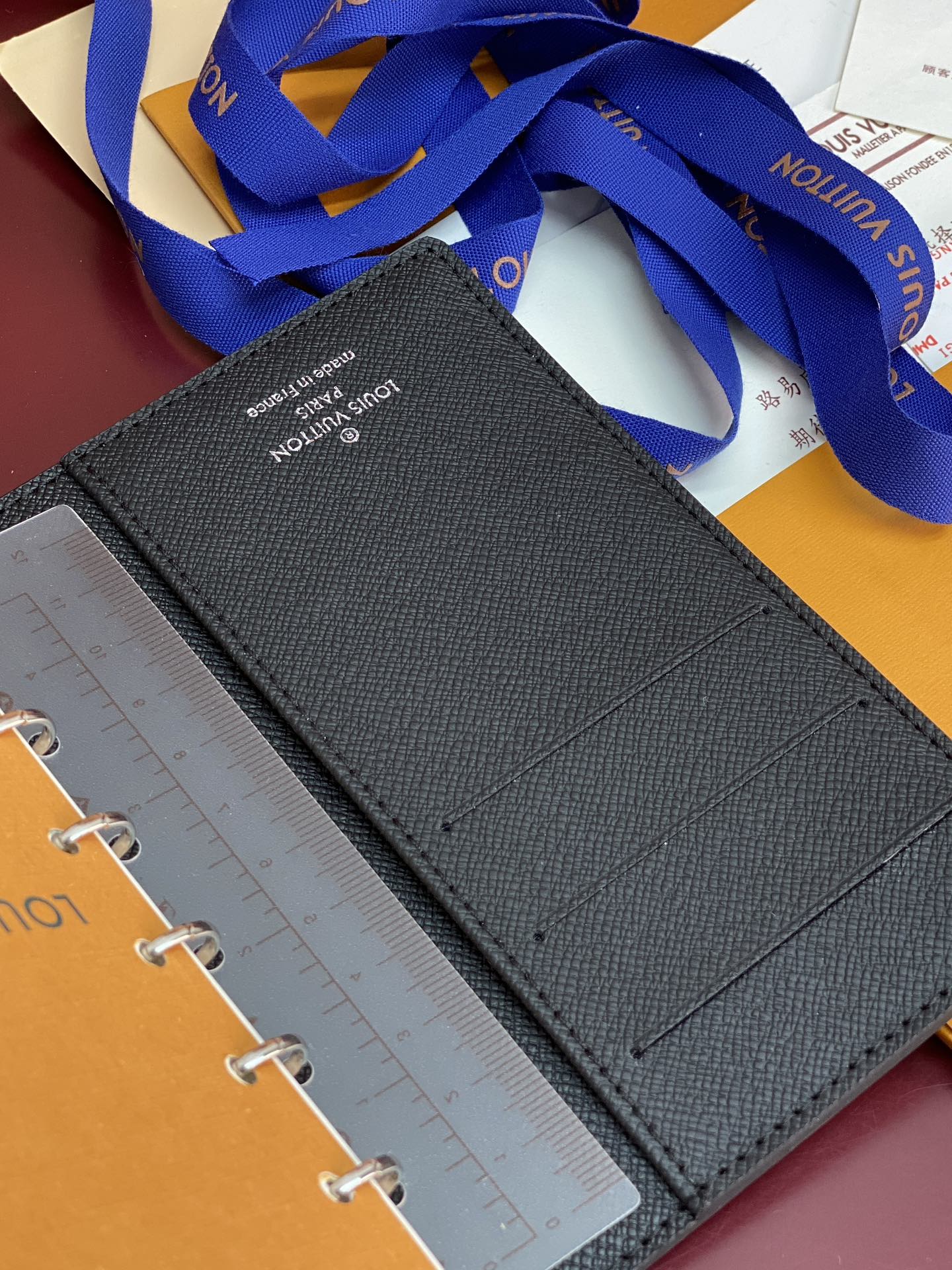 R20005 十字纹黑 芯片版！小号活页记事本封面、这款小型记事本封套以 Monogram帆布制造，可放