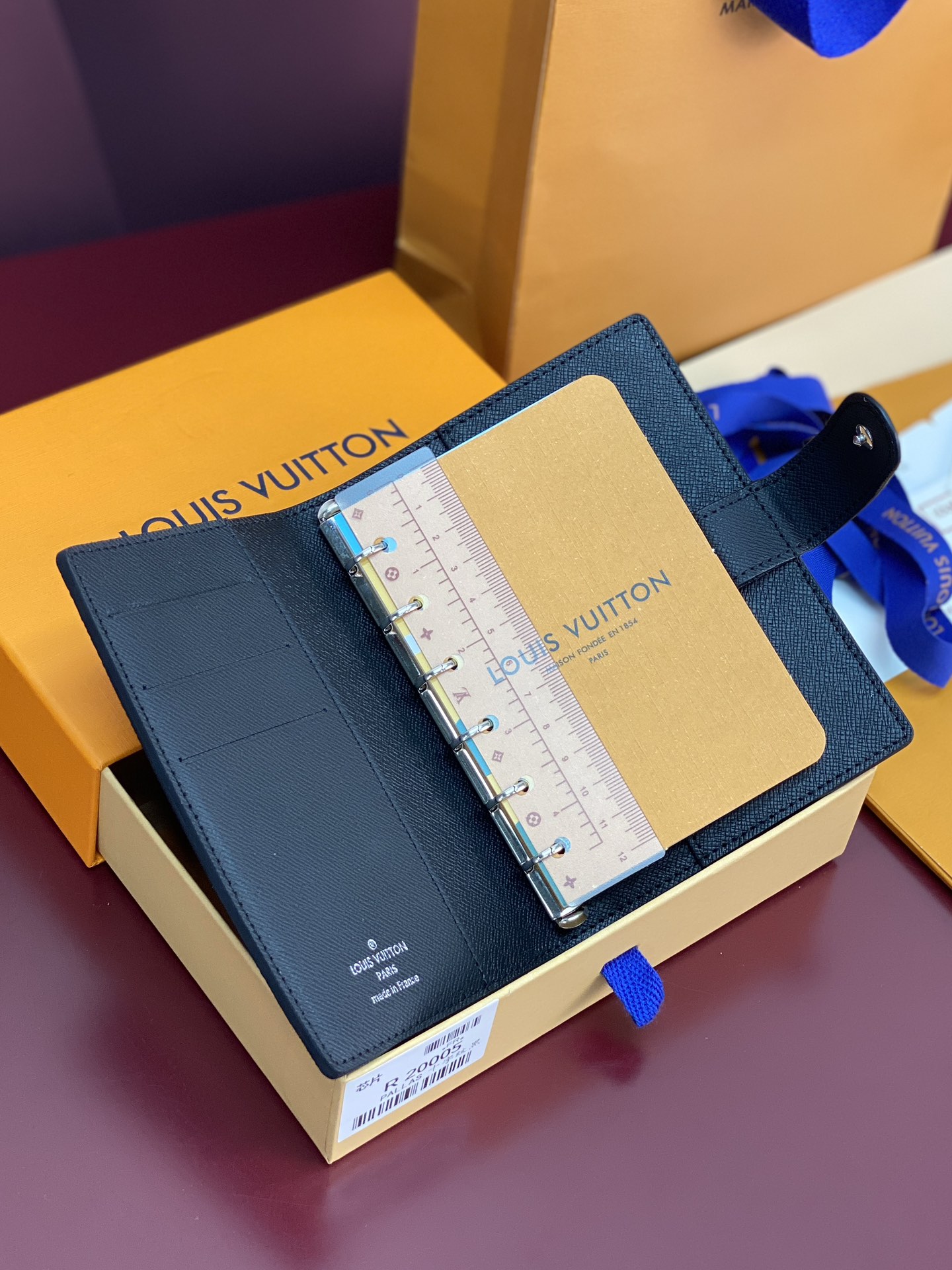 R20005 十字纹黑 芯片版！小号活页记事本封面、这款小型记事本封套以 Monogram帆布制造，可放