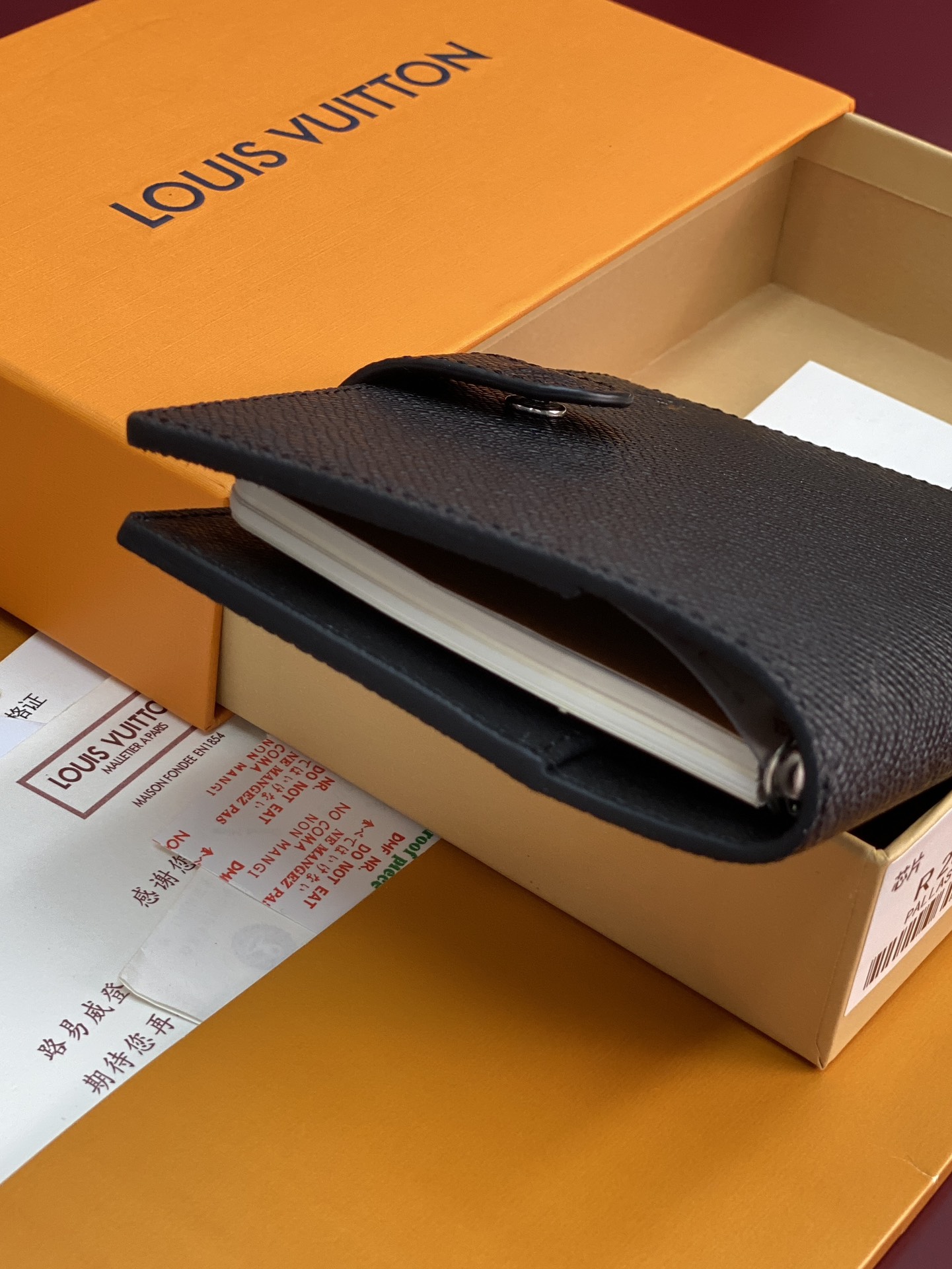 R20005 十字纹黑 芯片版！小号活页记事本封面、这款小型记事本封套以 Monogram帆布制造，可放