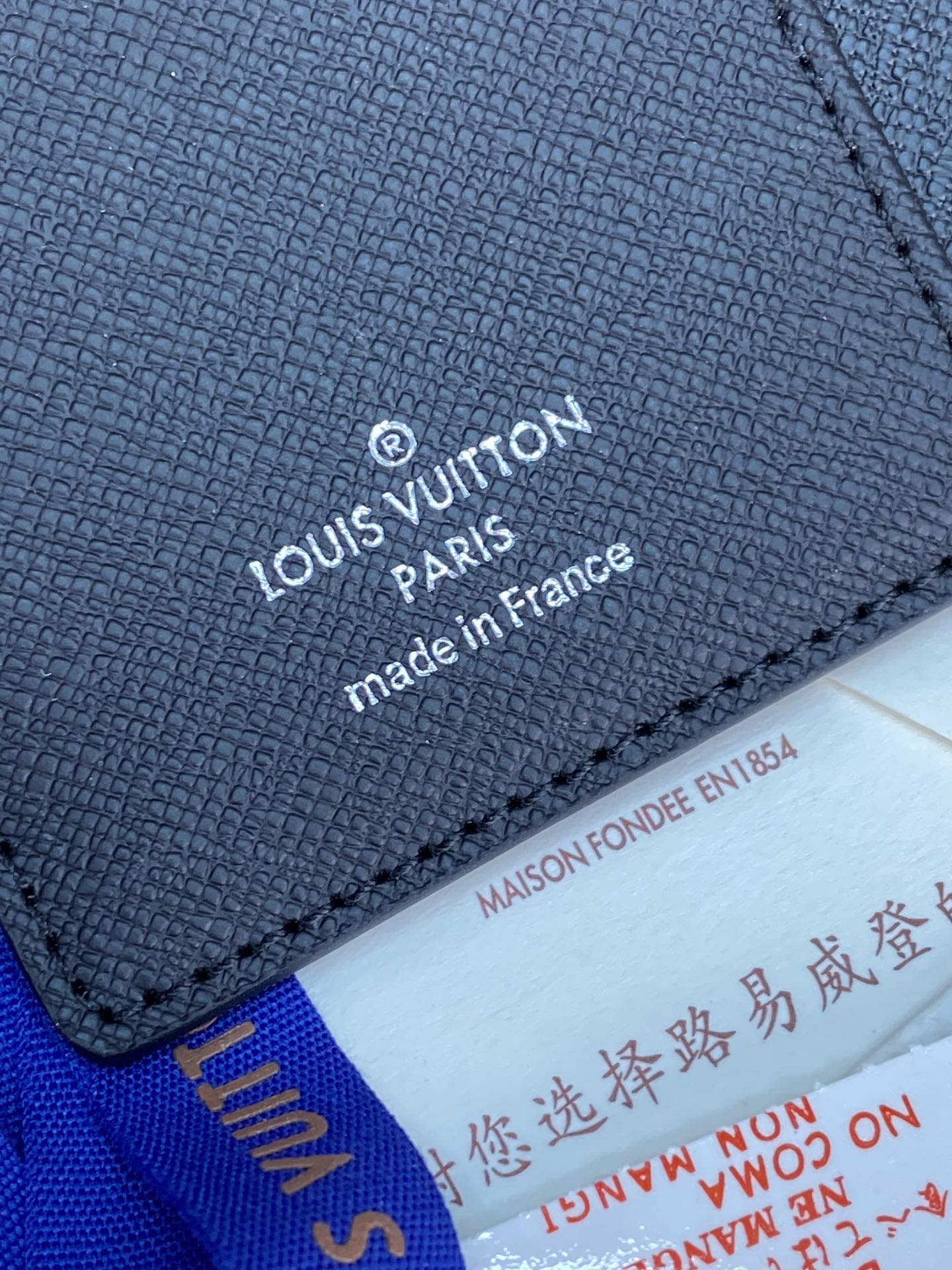 R20005 十字纹黑 芯片版！小号活页记事本封面、这款小型记事本封套以 Monogram帆布制造，可放