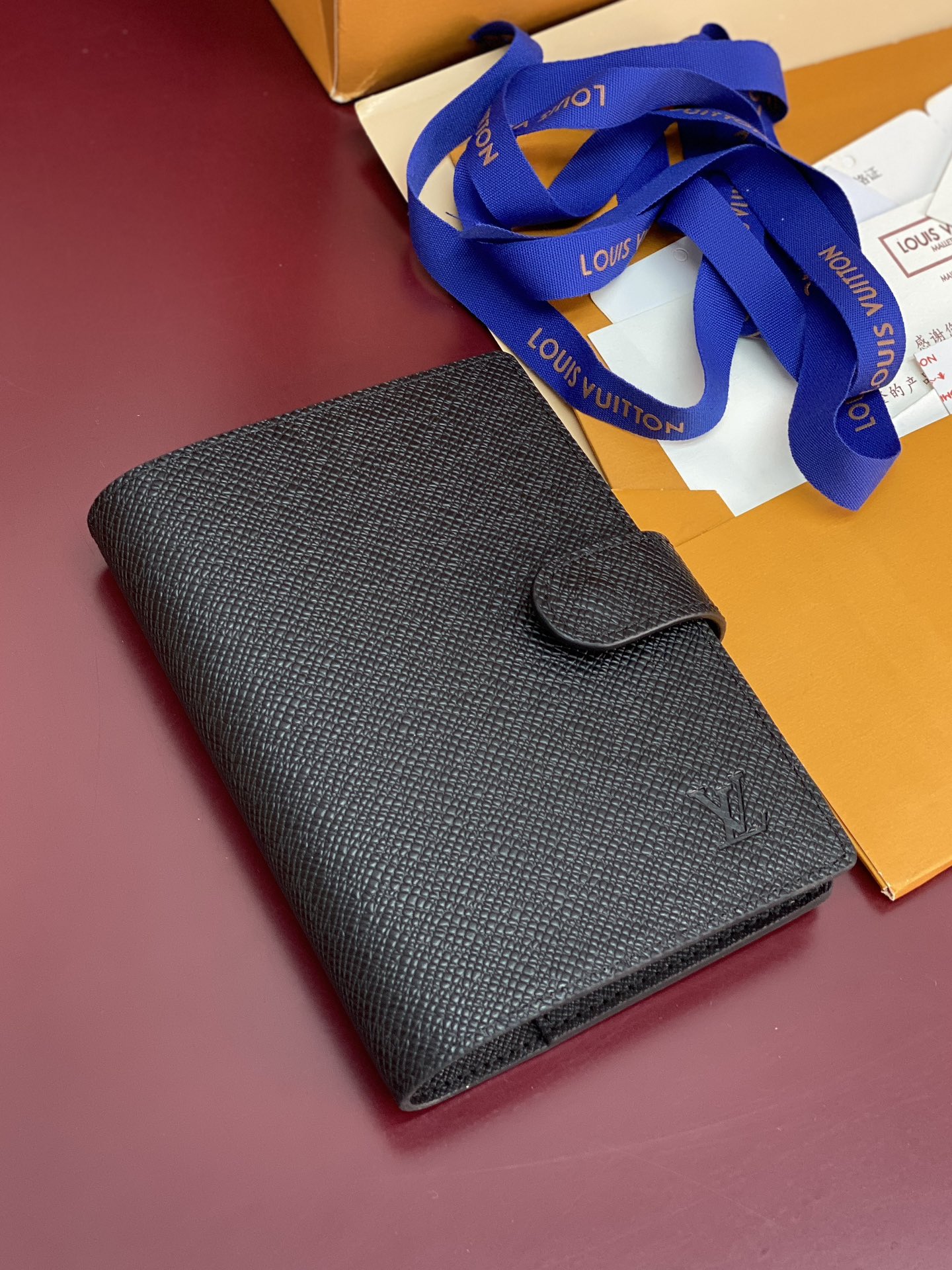 R20005 十字纹黑 芯片版！小号活页记事本封面、这款小型记事本封套以 Monogram帆布制造，可放