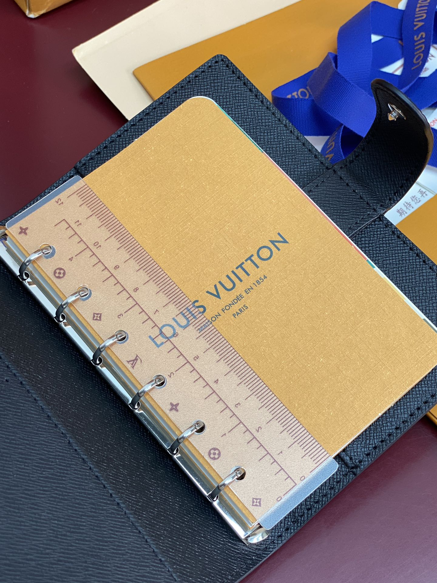 R20005 水波纹黑 芯片版！小号活页记事本封面、这款小型记事本封套以 Monogram帆布制造，可放