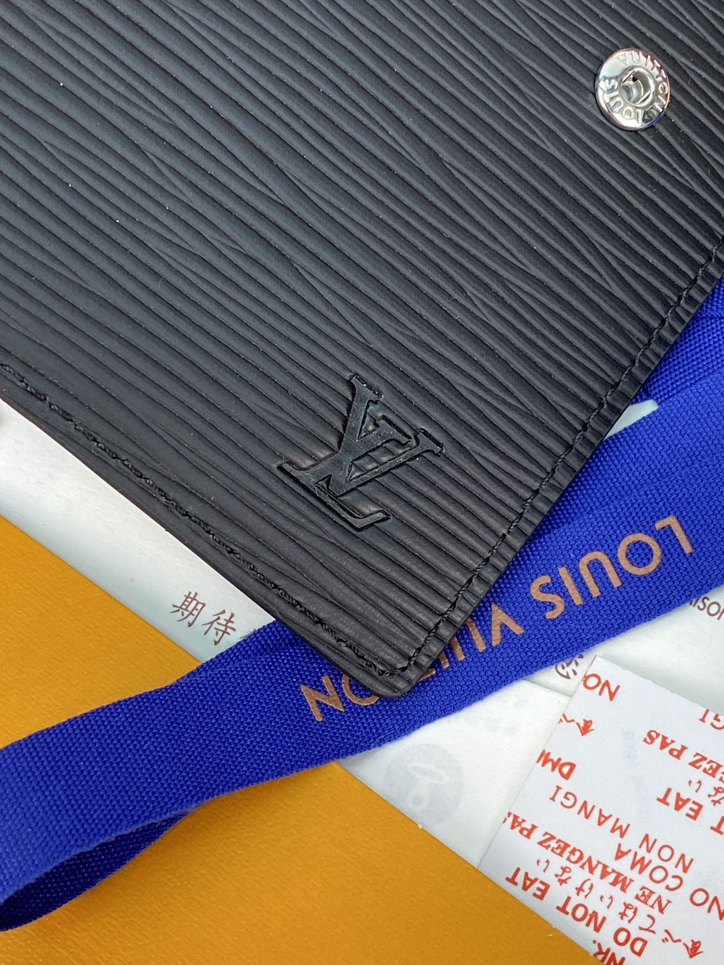 R20005 水波纹黑 芯片版！小号活页记事本封面、这款小型记事本封套以 Monogram帆布制造，可放