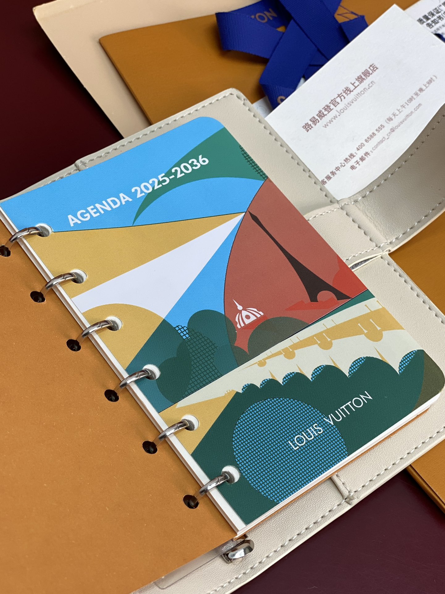 R20005 压花米白 芯片版！小号活页记事本封面、这款小型记事本封套以 Monogram帆布制造，可放