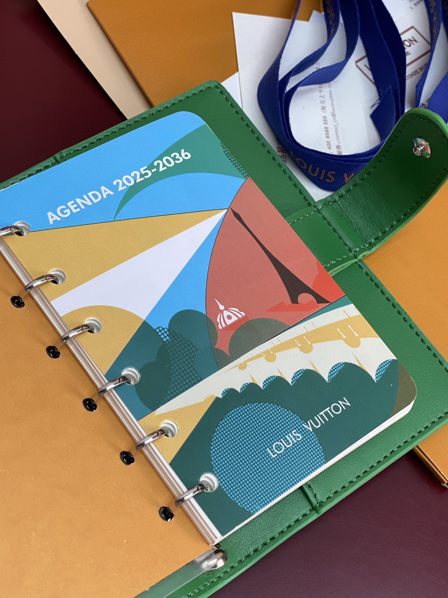 R20005 压花绿色 芯片版！小号活页记事本封面、这款小型记事本封套以 Monogram帆布制造，可放