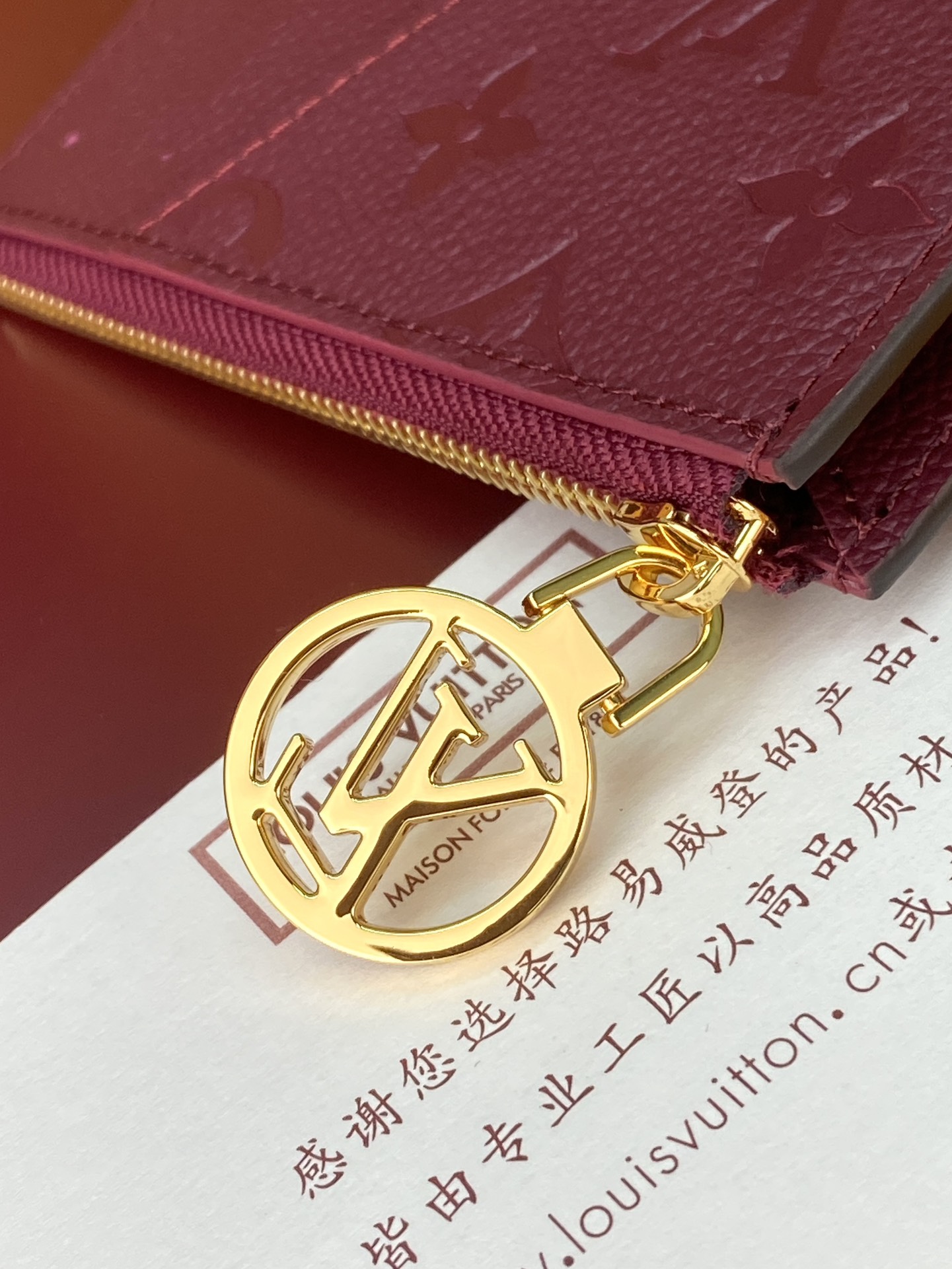 M25763 紫色！Romy 卡夹兼备风琴拉链袋的功能元素和传统卡夹的简约格调 Monogram 帆布搭