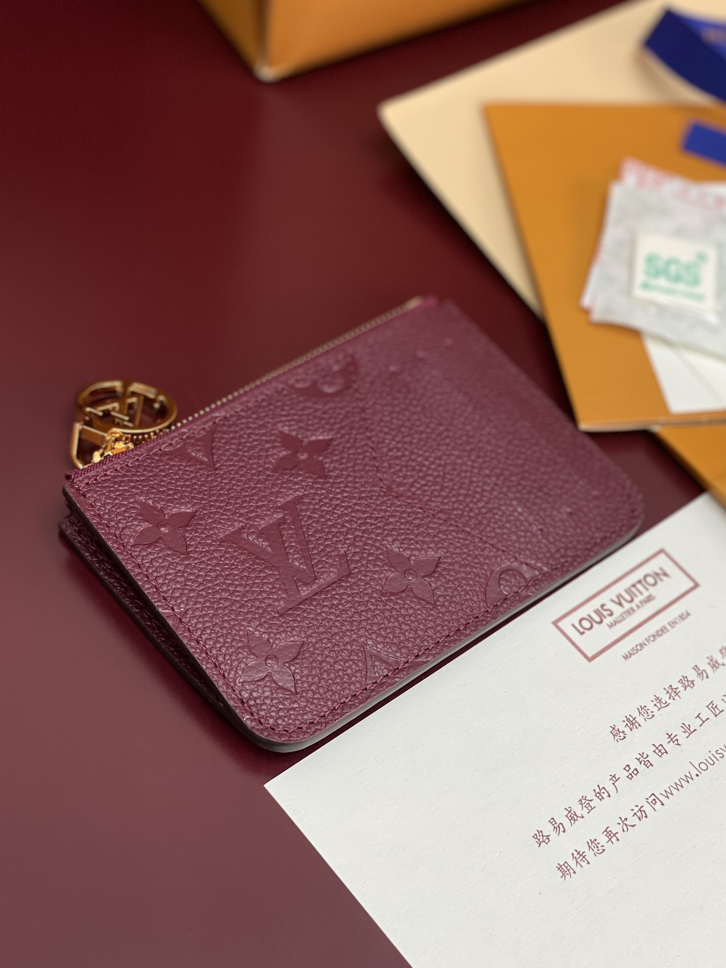 M25763 紫色！Romy 卡夹兼备风琴拉链袋的功能元素和传统卡夹的简约格调 Monogram 帆布搭