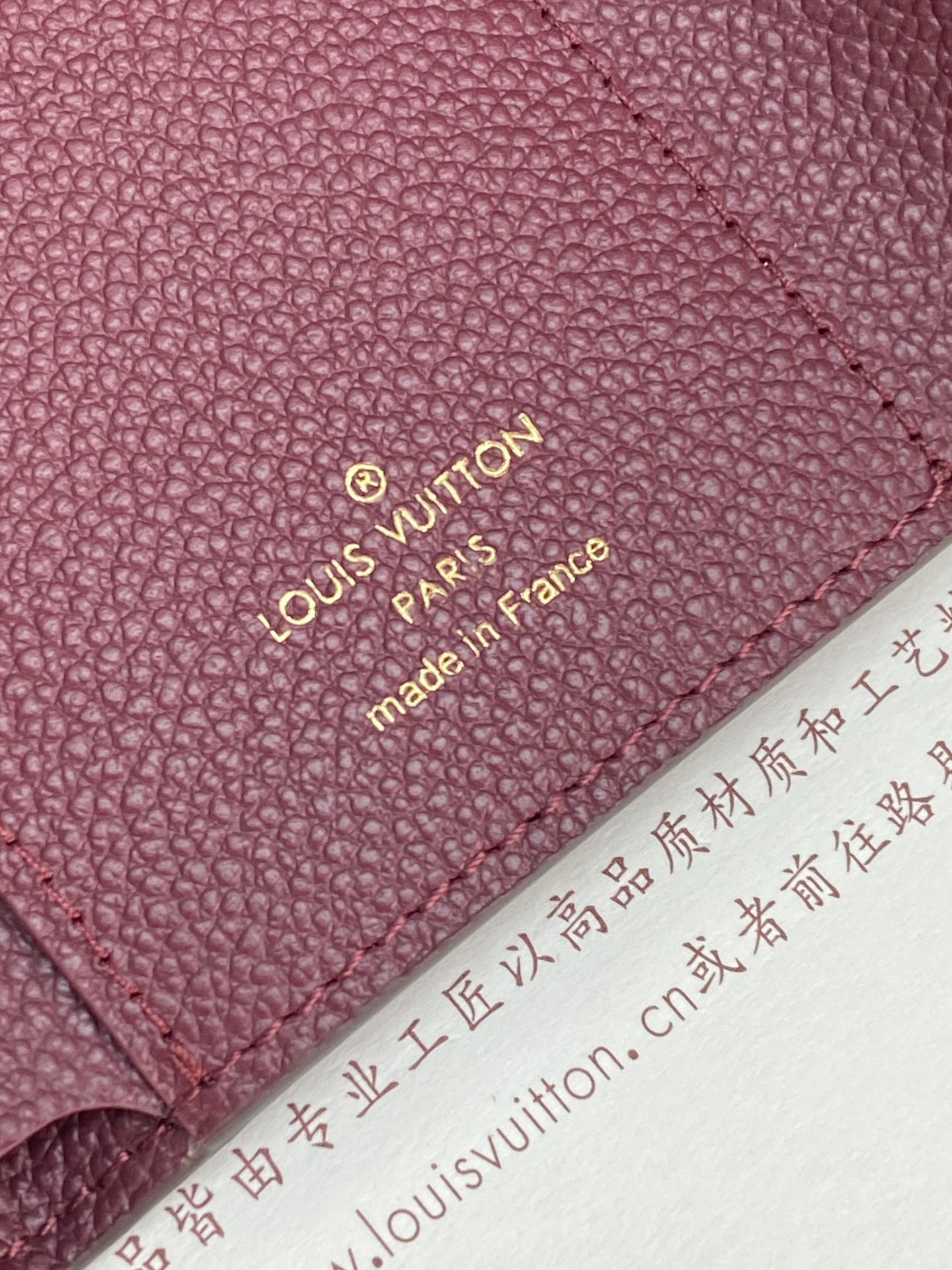 M64060 紫色！钱夹由柔软的Monogram Empreinte皮革裁制而成的Zoé钱夹，饰有经典的