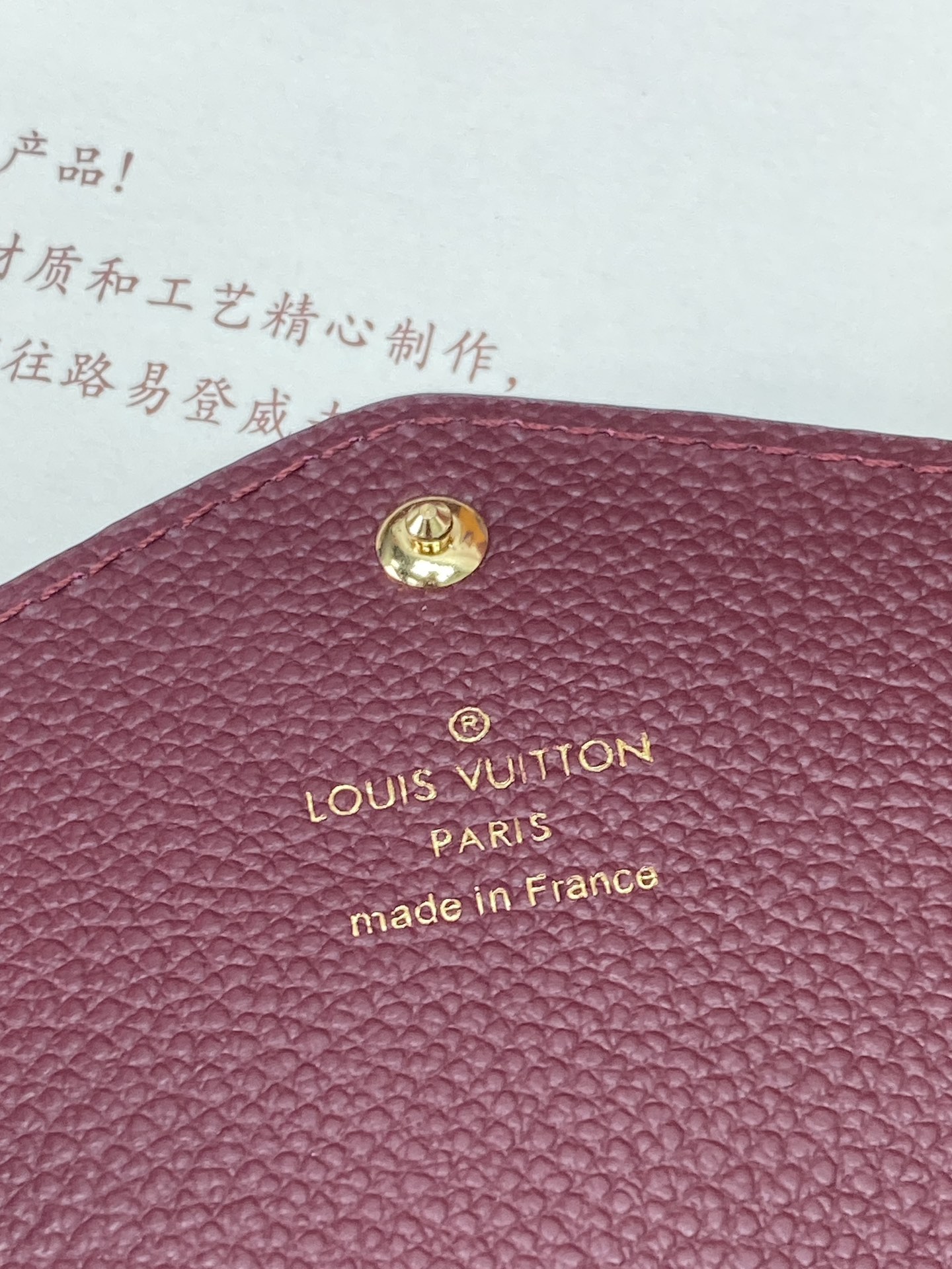 M82257 紫色！本款 Sarah 钱夹为 Monogram Empreinte 皮革压印经典 Mon