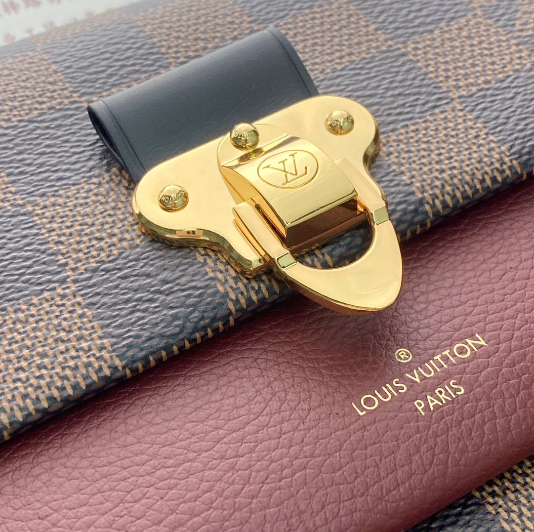 N60221 紫色！VAVIN 链条钱夹Vavin 链条钱夹将路易威登经典的 Damier 帆布与皮革巧