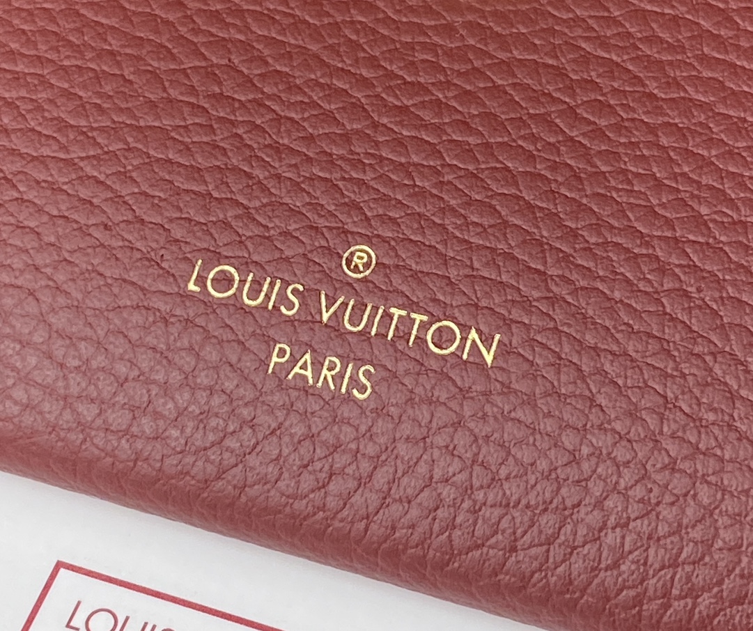 N60221 紫色！VAVIN 链条钱夹Vavin 链条钱夹将路易威登经典的 Damier 帆布与皮革巧