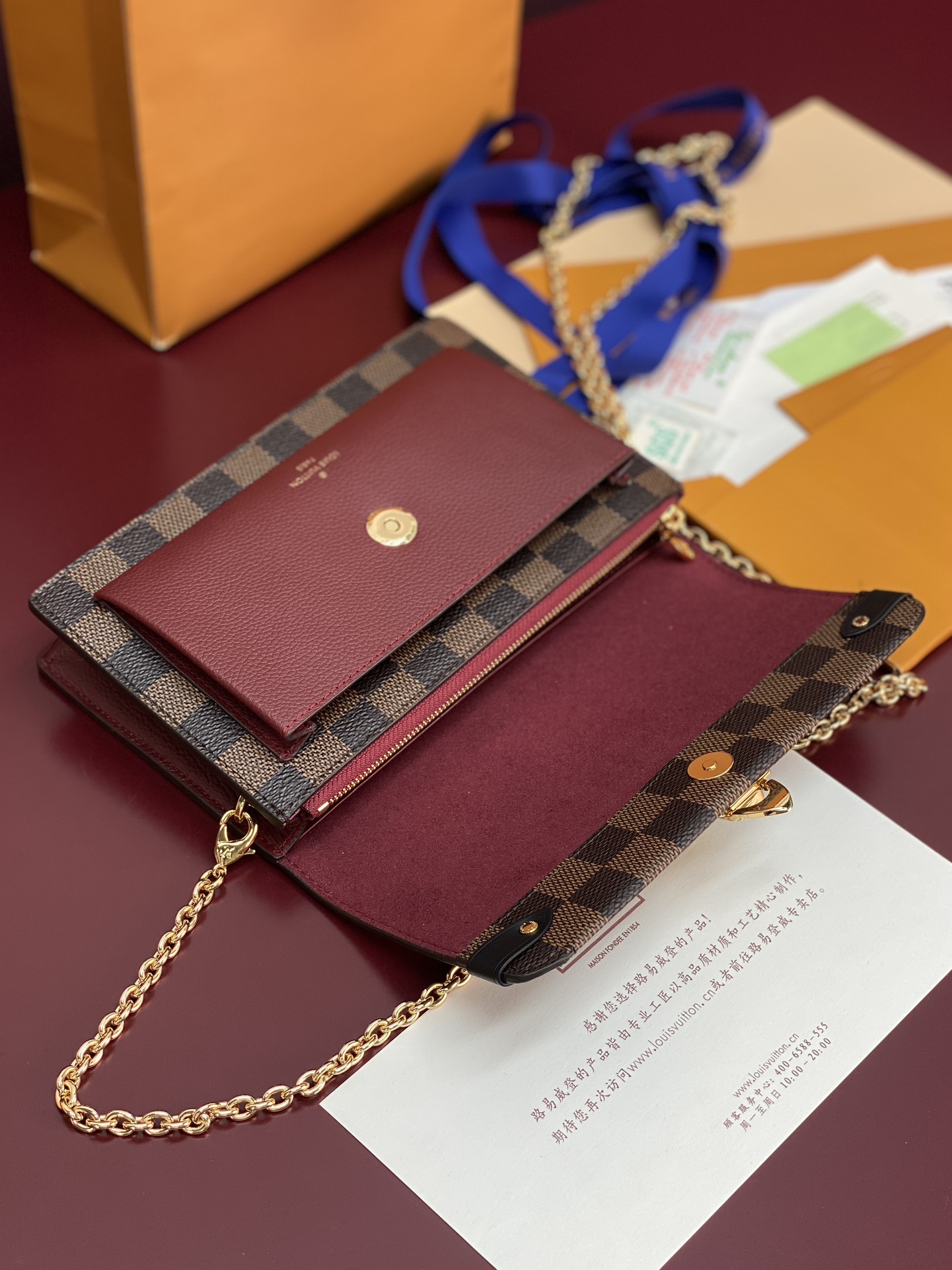 N60221 紫色！VAVIN 链条钱夹Vavin 链条钱夹将路易威登经典的 Damier 帆布与皮革巧