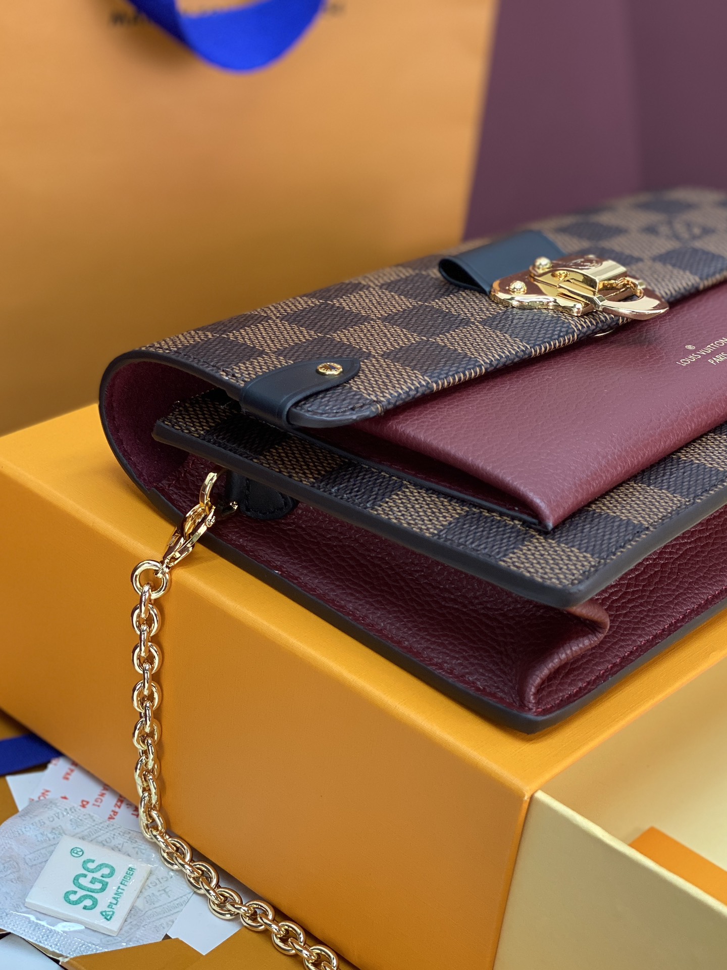 N60221 紫色！VAVIN 链条钱夹Vavin 链条钱夹将路易威登经典的 Damier 帆布与皮革巧
