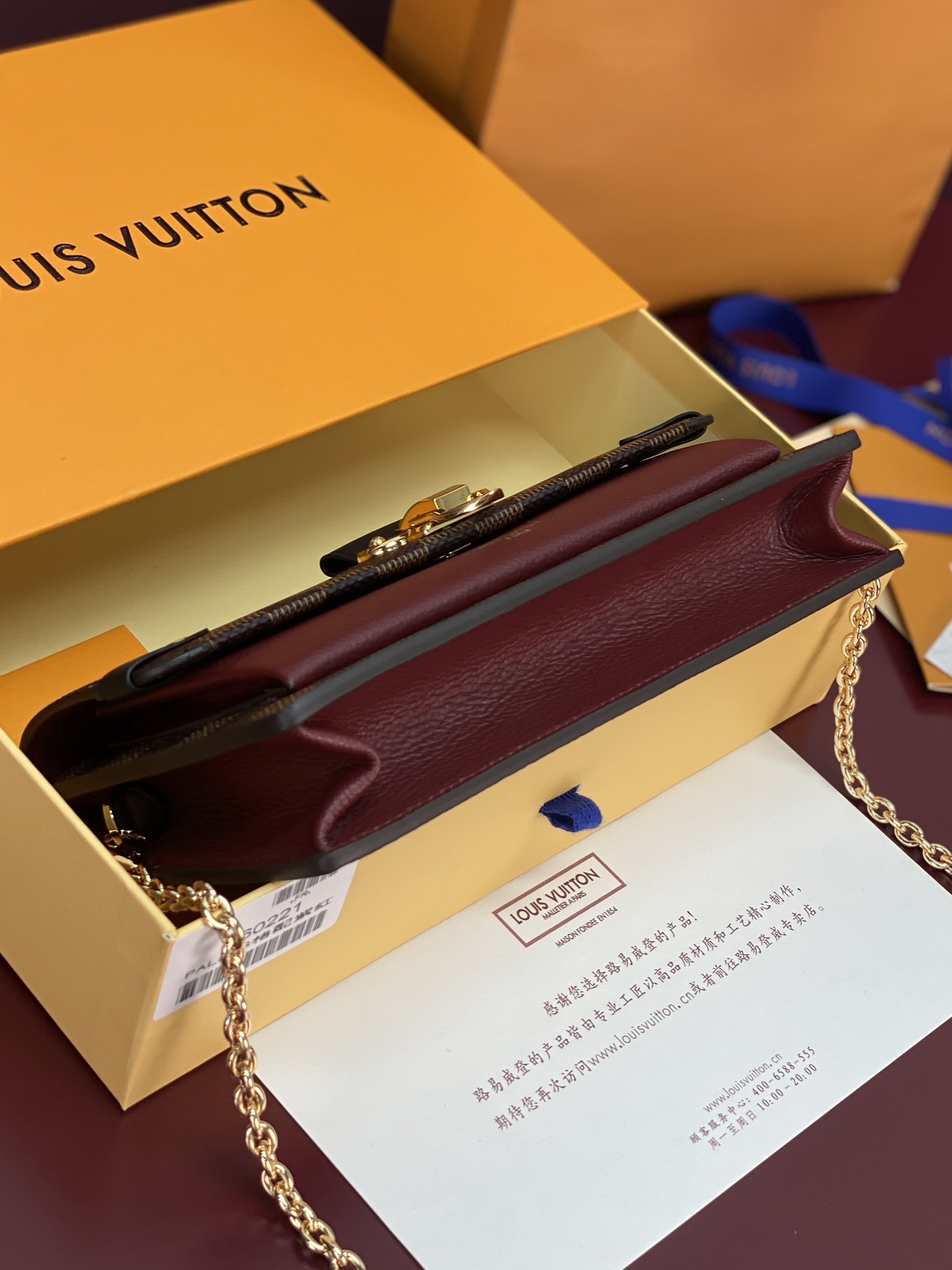 N60221 紫色！VAVIN 链条钱夹Vavin 链条钱夹将路易威登经典的 Damier 帆布与皮革巧