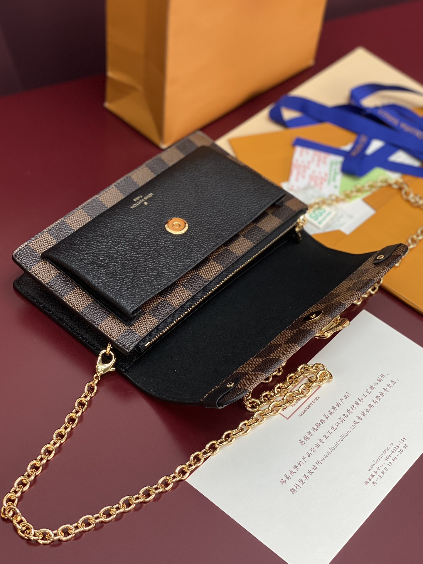 N60221 黑色！VAVIN 链条钱夹Vavin 链条钱夹将路易威登经典的 Damier 帆布与皮革巧