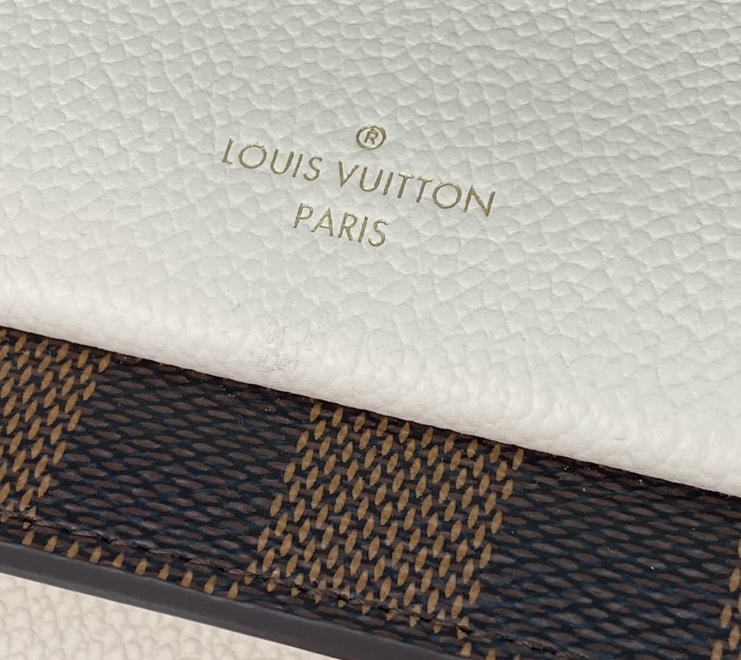 N60221 粉色！VAVIN 链条钱夹Vavin 链条钱夹将路易威登经典的 Damier 帆布与皮革巧