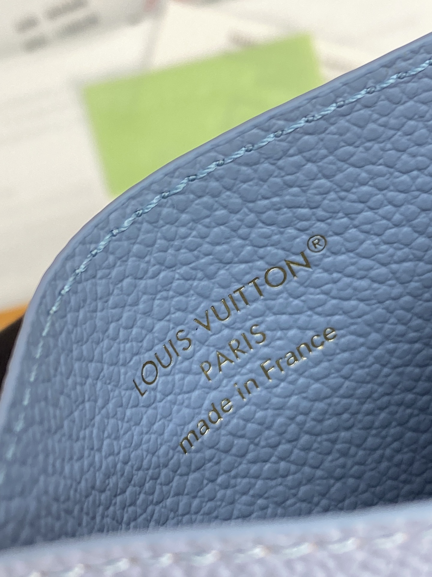 M13647 蓝色！LV CHARMS 卡夹！本款 LV Charms 卡夹出自 LV Ski 系列，可