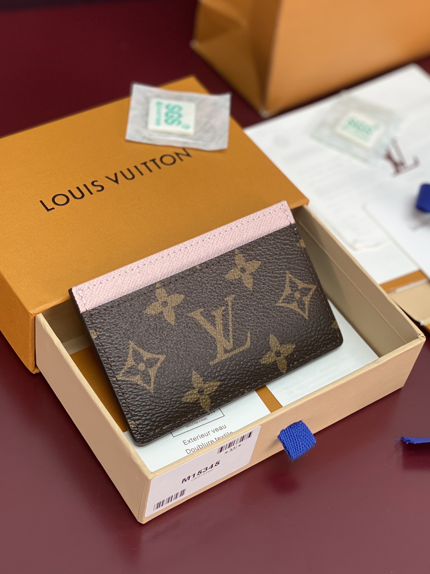 M15345 圣诞款！(高品质⚠️)卡夹、本款 Vivienne 卡夹为 Monogram 帆布顶部融入