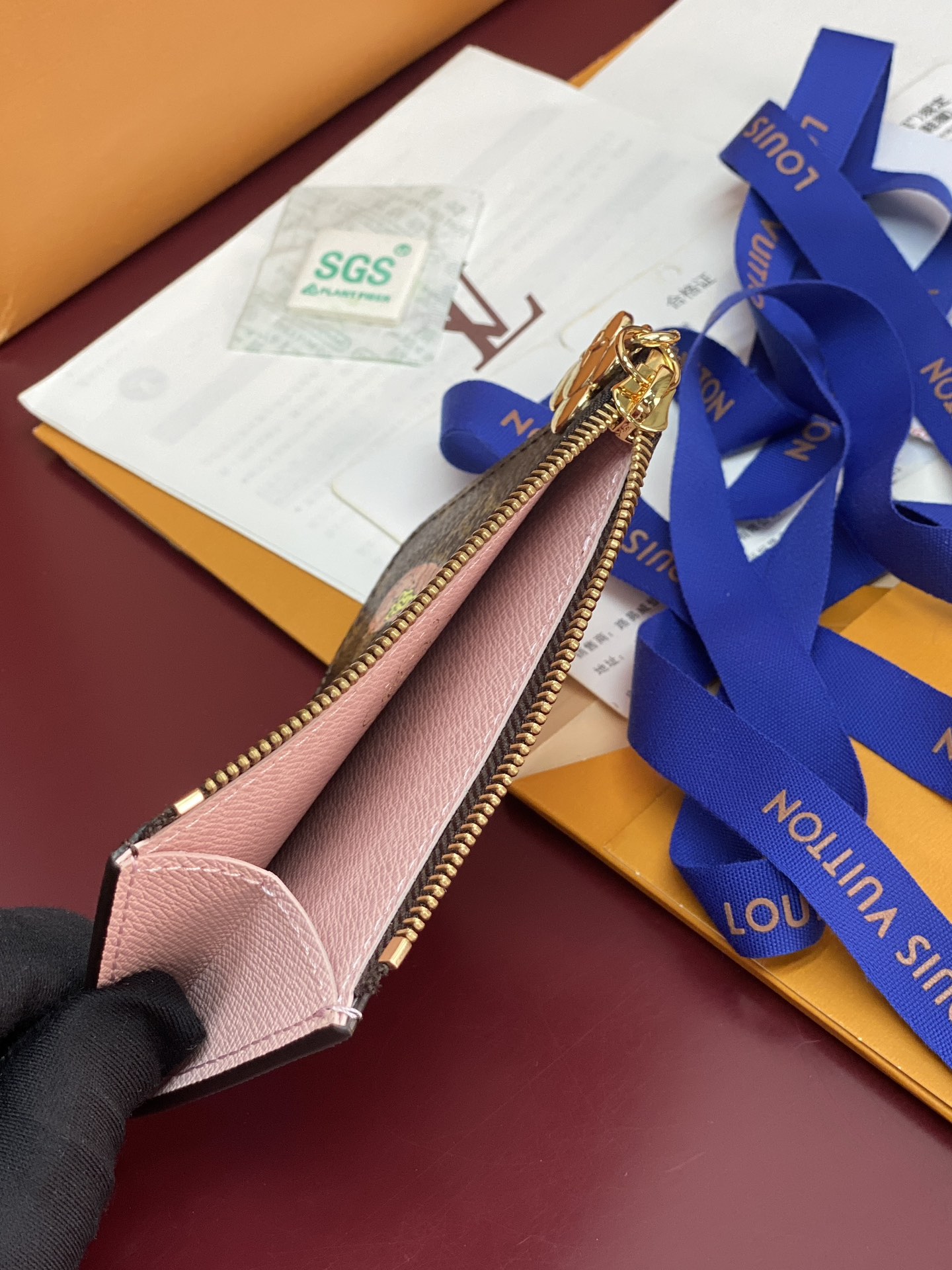 M15333 圣诞款！(高品质⚠️)ROMY 卡夹、本款 Romy 卡夹演绎 Vivenne Winte