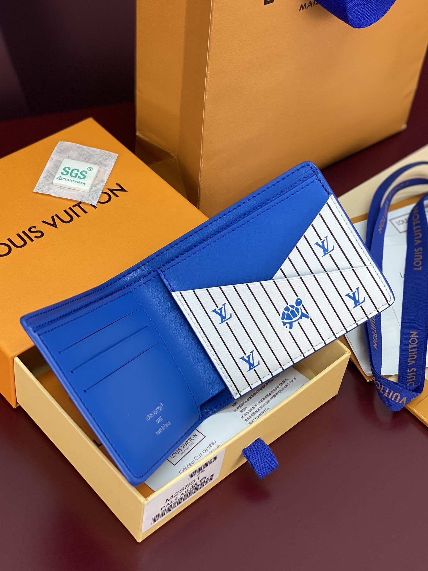 M25801 蓝色！🐢MULTIPLE 钱夹、本款 Multiple 钱夹为 Epi 牛皮革压印别致肌理